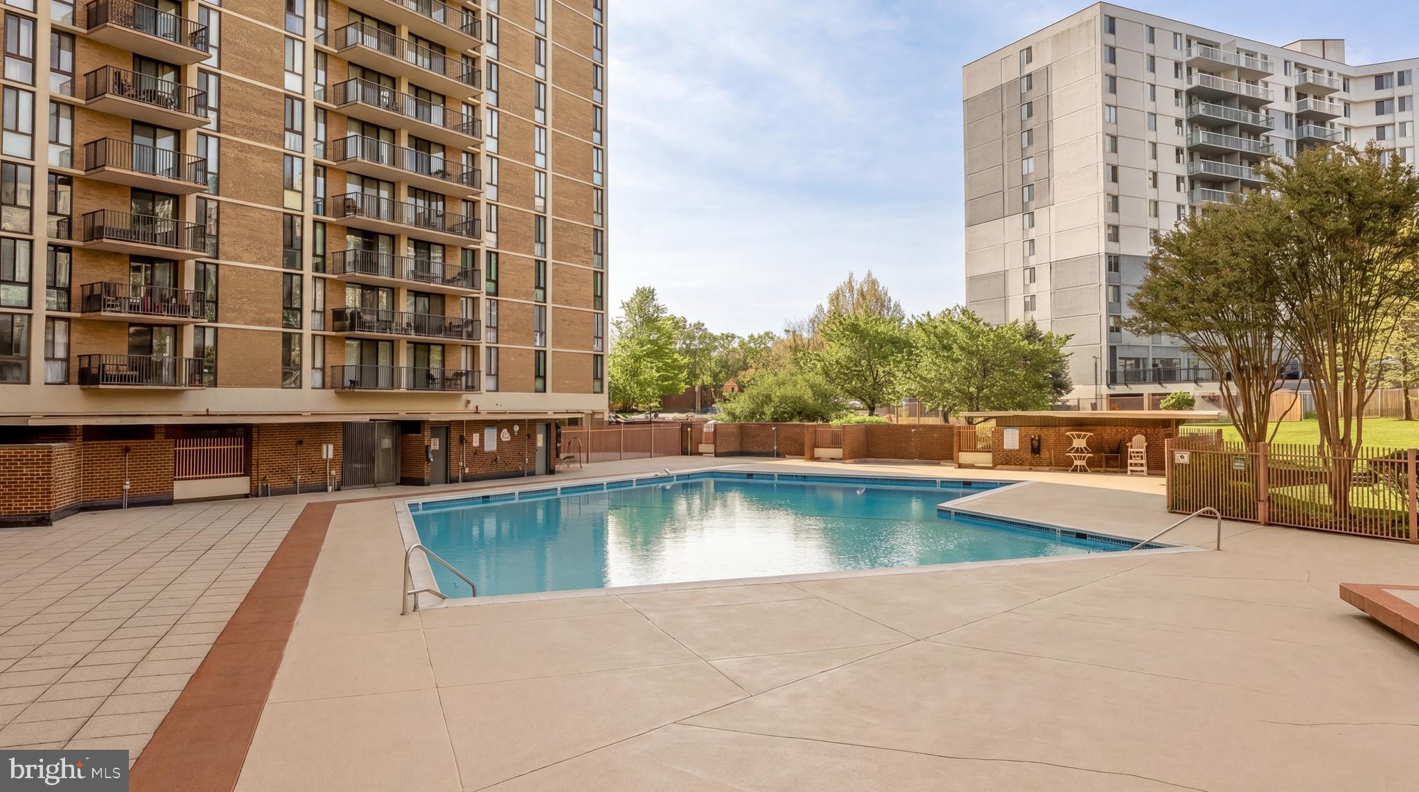 MCLEAN HOUSE NORTH - Residential