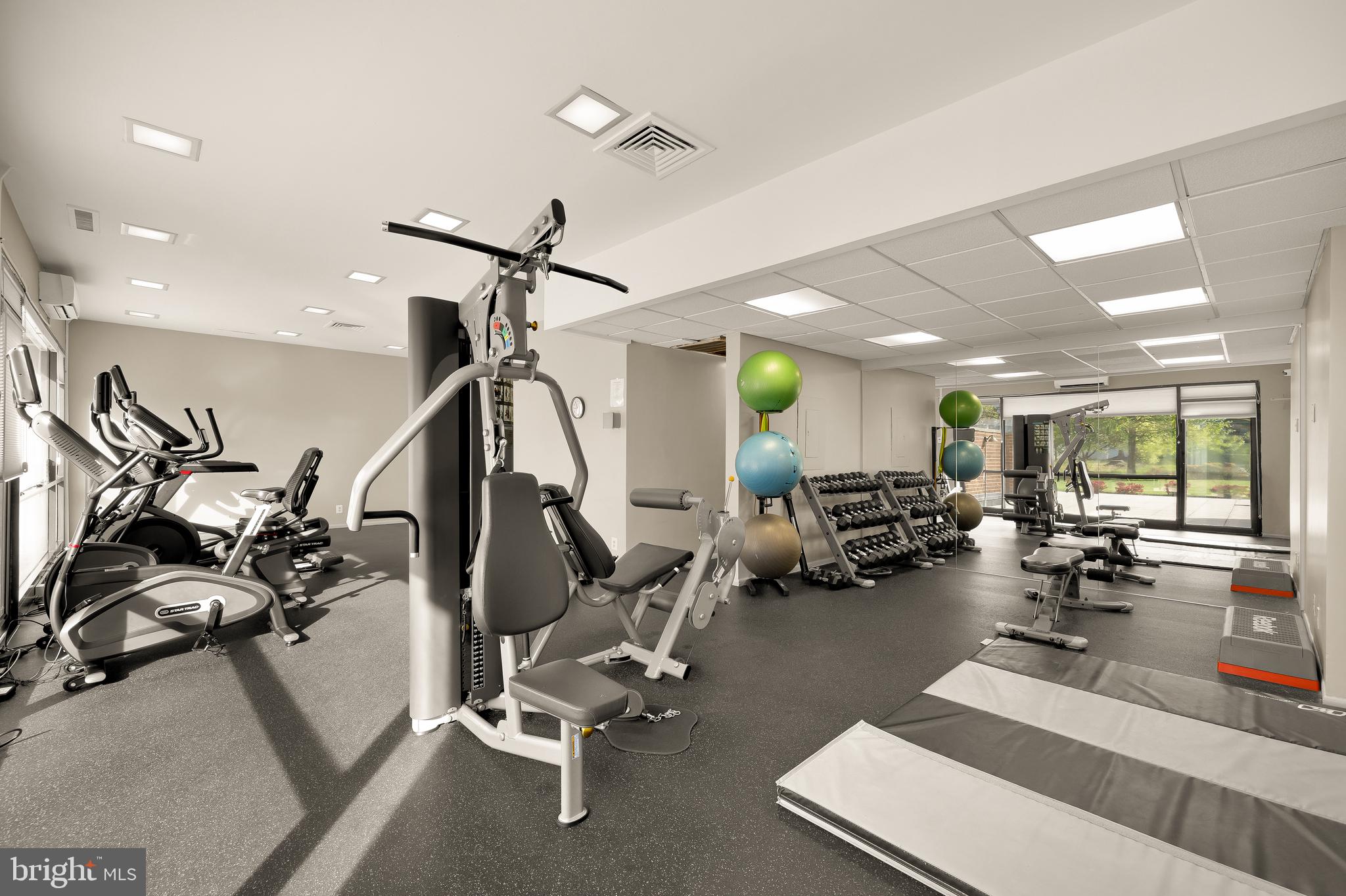 MCLEAN HOUSE NORTH - Residential