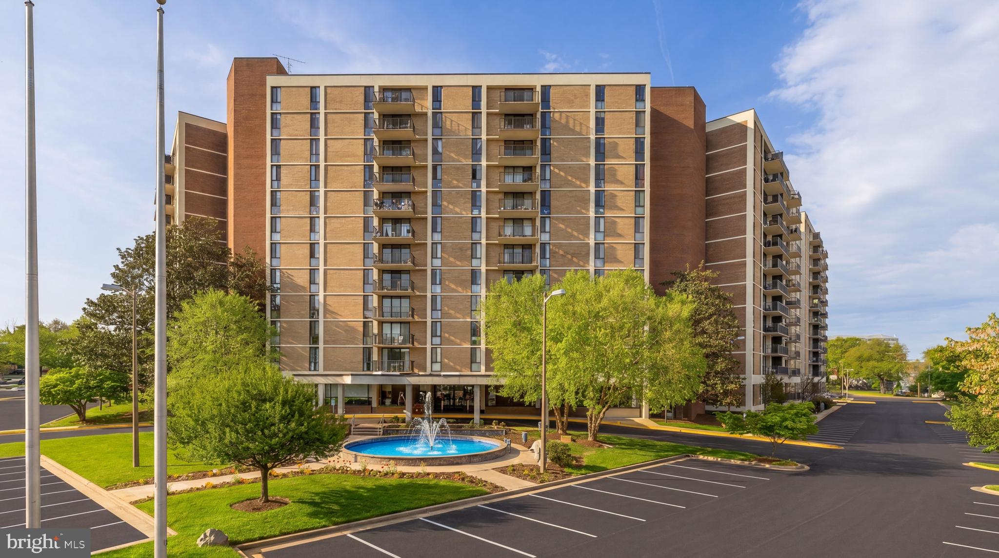 MCLEAN HOUSE NORTH - Residential