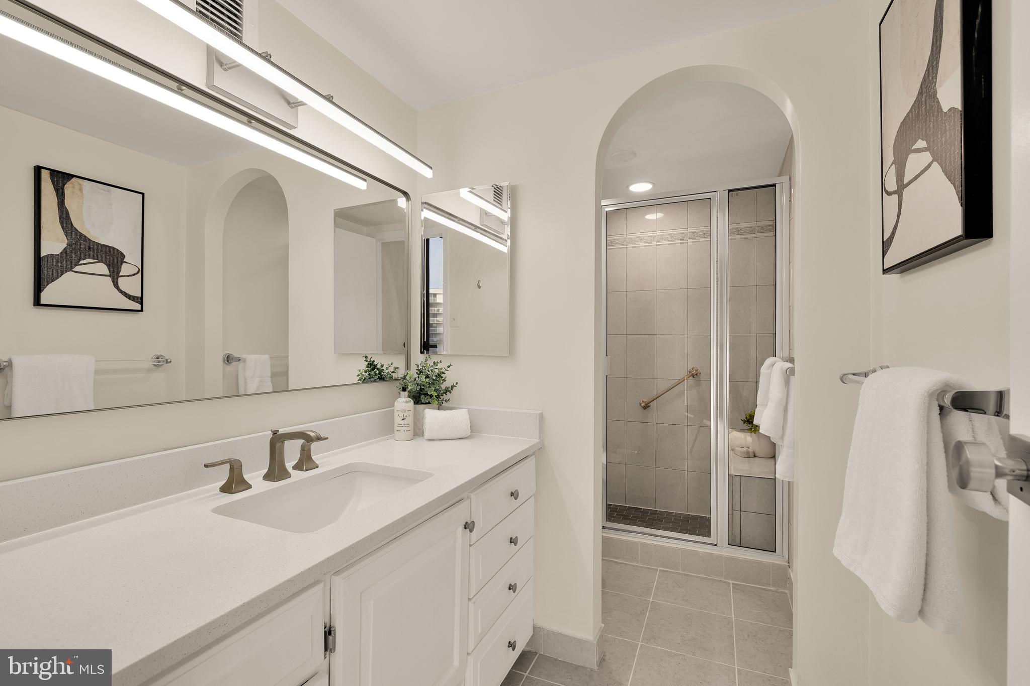 MCLEAN HOUSE NORTH - Residential