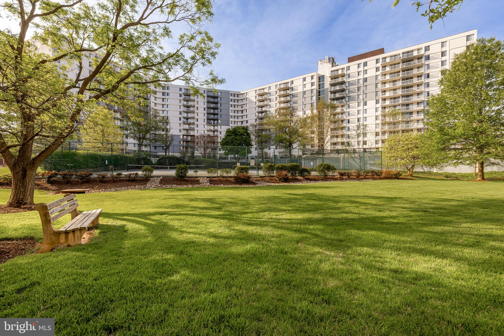 MCLEAN HOUSE NORTH - Residential