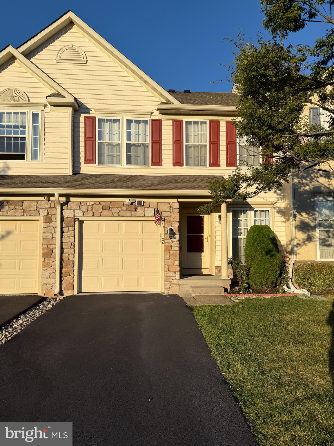 Welcome to 136 N Savanna! This spacious 3 bed, 2.5 bath townhome is situated in the desirable Coventry Glen community. Located within the award-winning Owen J. Roberts School District and walking distance to East Coventry Elementary. On the second floor you have the master bedroom, with a walk-in closet, and private bathroom. In addition to two spacious bedrooms, a full bathroom and laundry room. Second-Floor carpet was replaced in 2024.
HOA handles lawn and common area maintenance and trash. HOA replaced roof in 2021.
Prime location with easy access to Route 422 and Route 724.