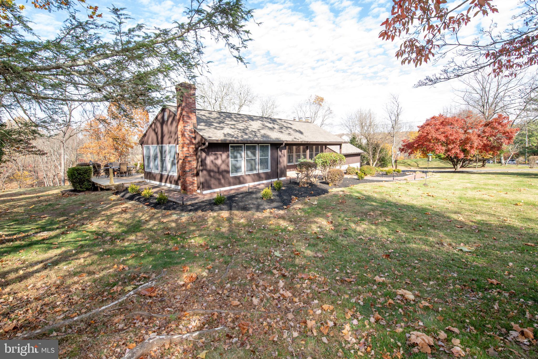423 BROWNSBURG ROAD W