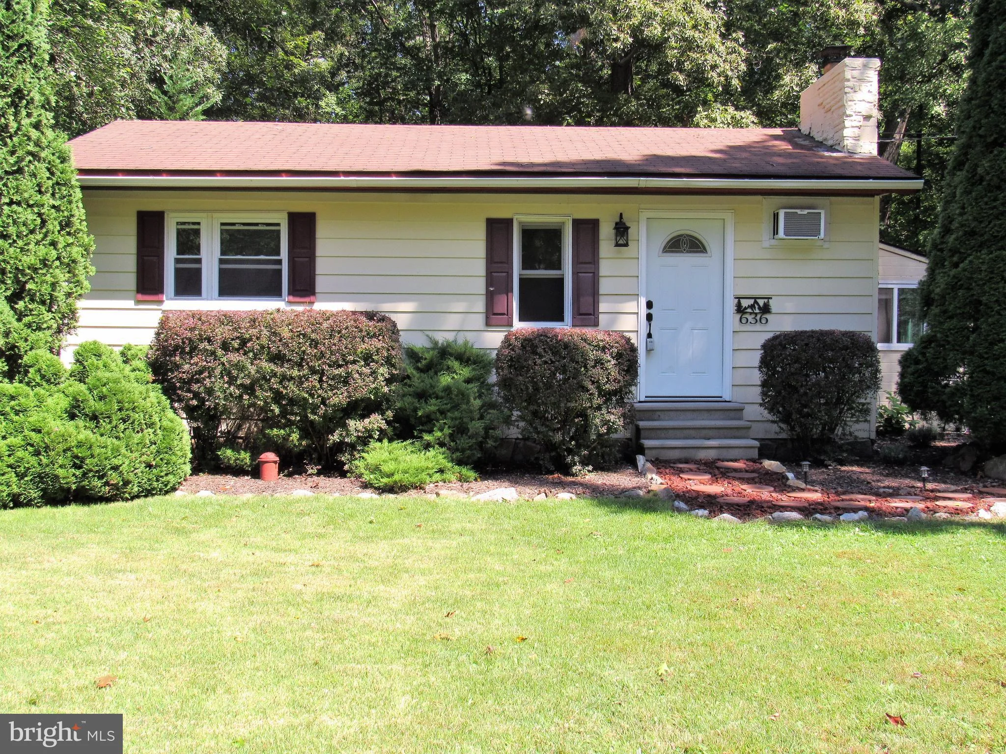 636 Lower Clubhouse Dr, Harpers Ferry, WV 25425