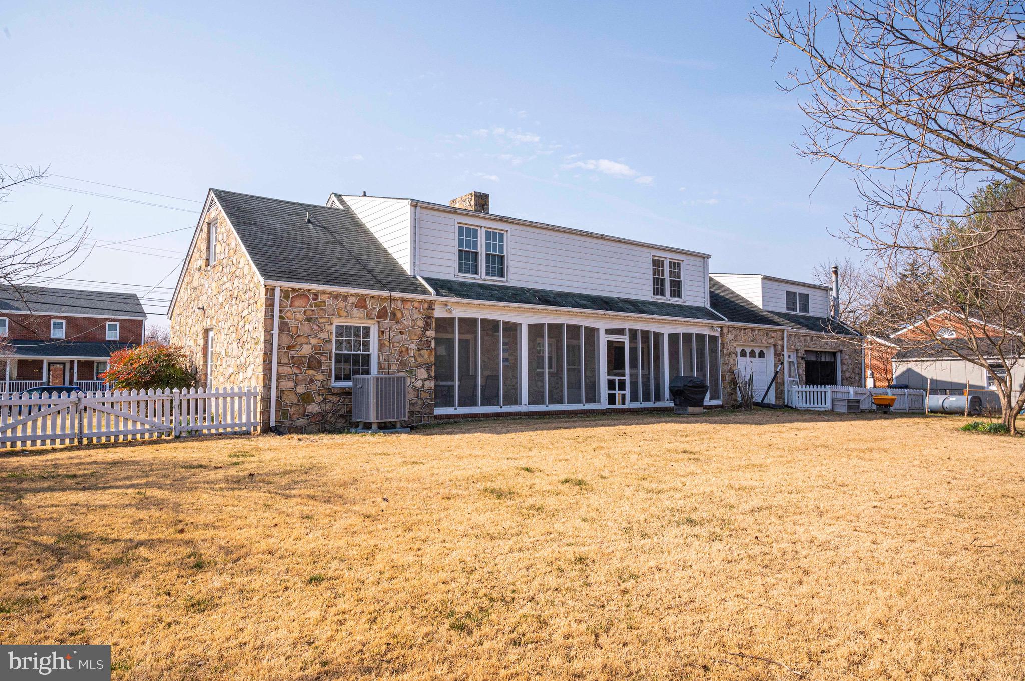 WOODSIDE - Residential