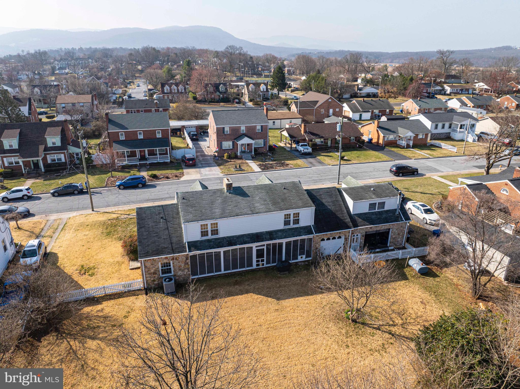 WOODSIDE - Residential