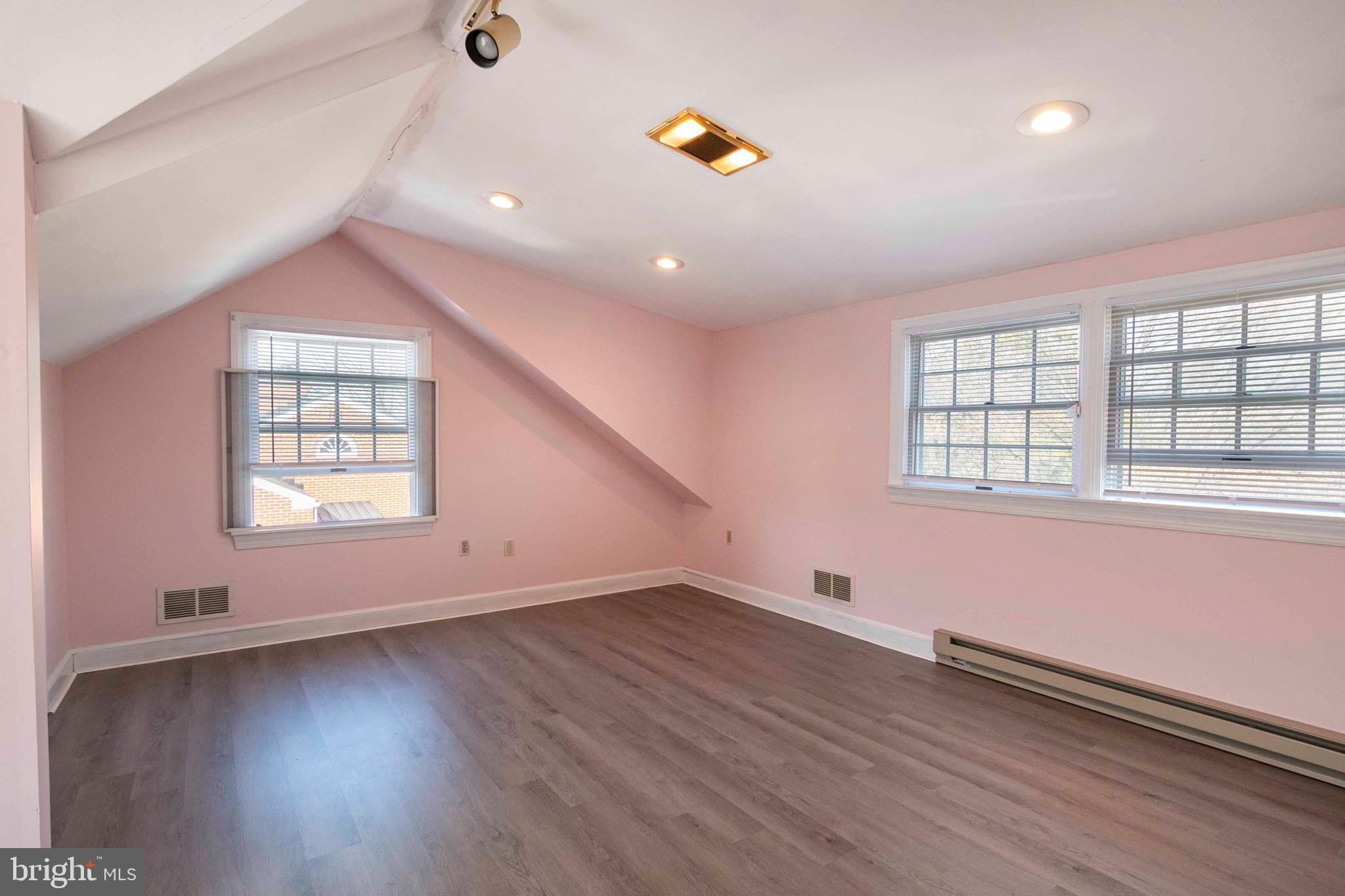 WOODSIDE - Residential