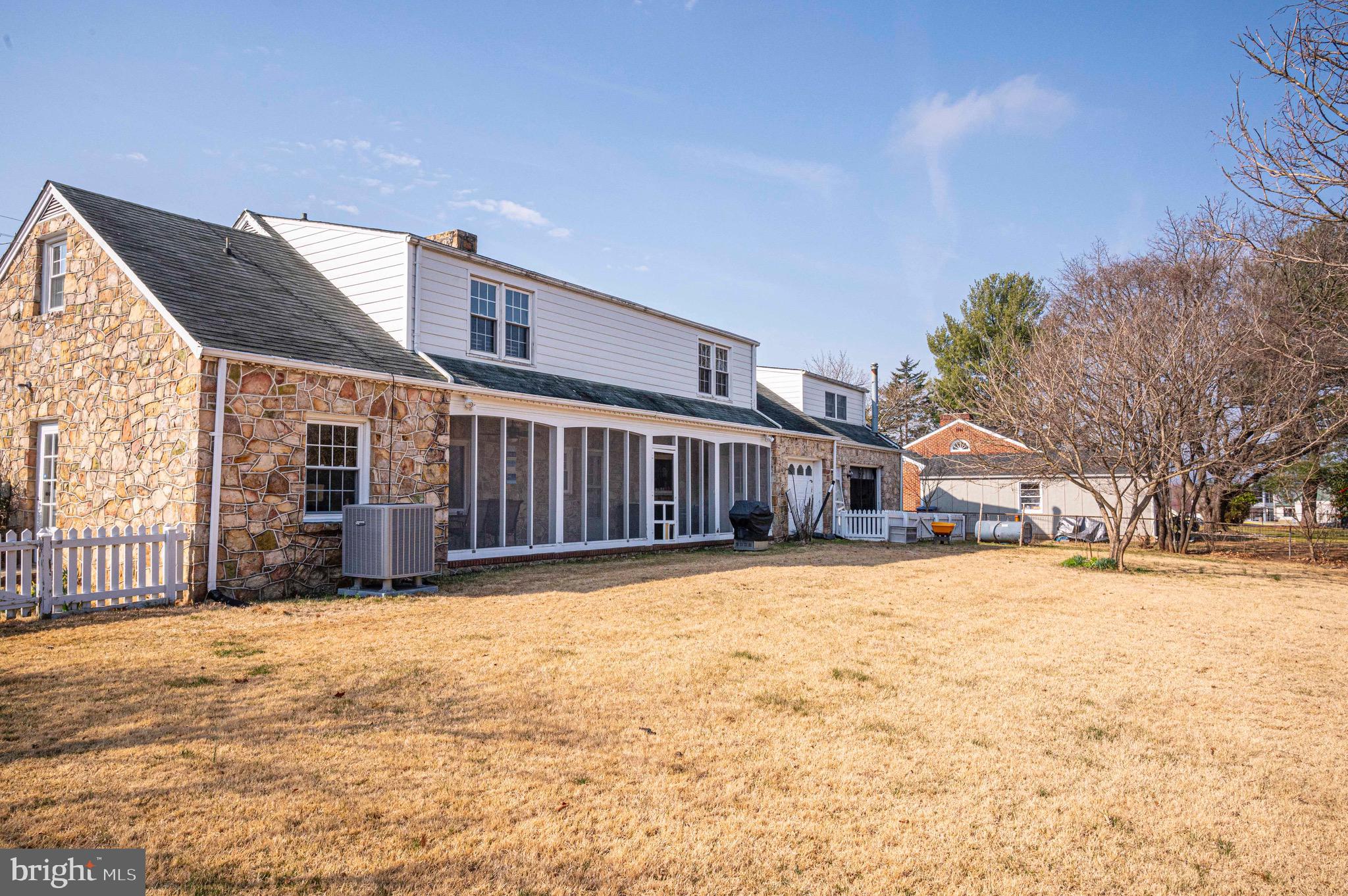 WOODSIDE - Residential