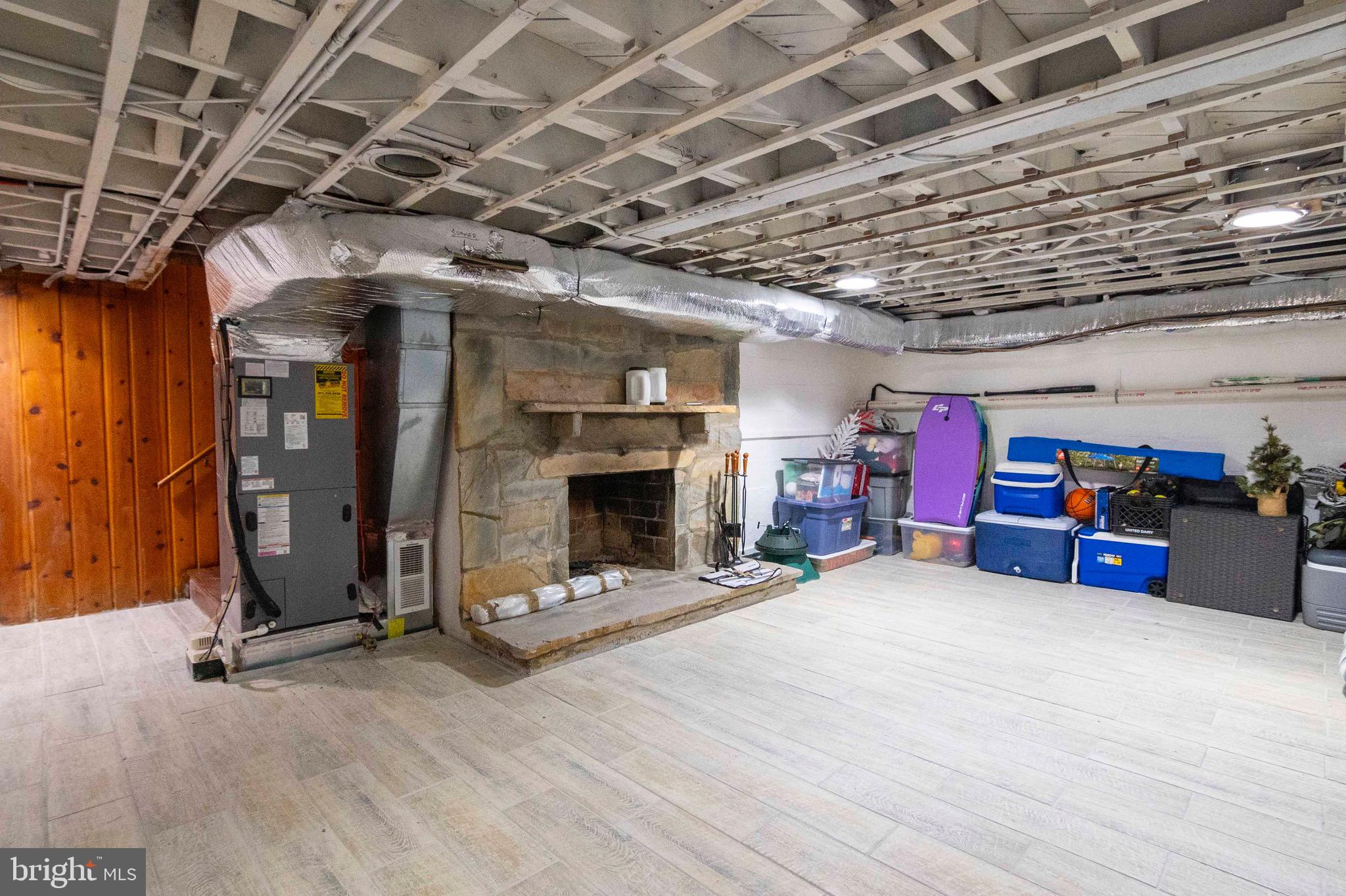 WOODSIDE - Residential