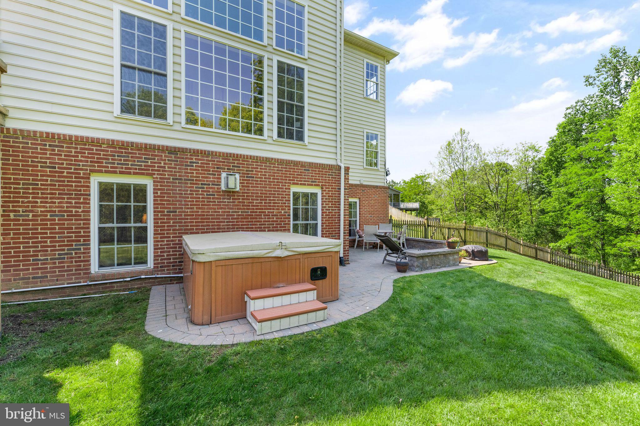 LANSDOWNE ON THE POTOMAC - Residential