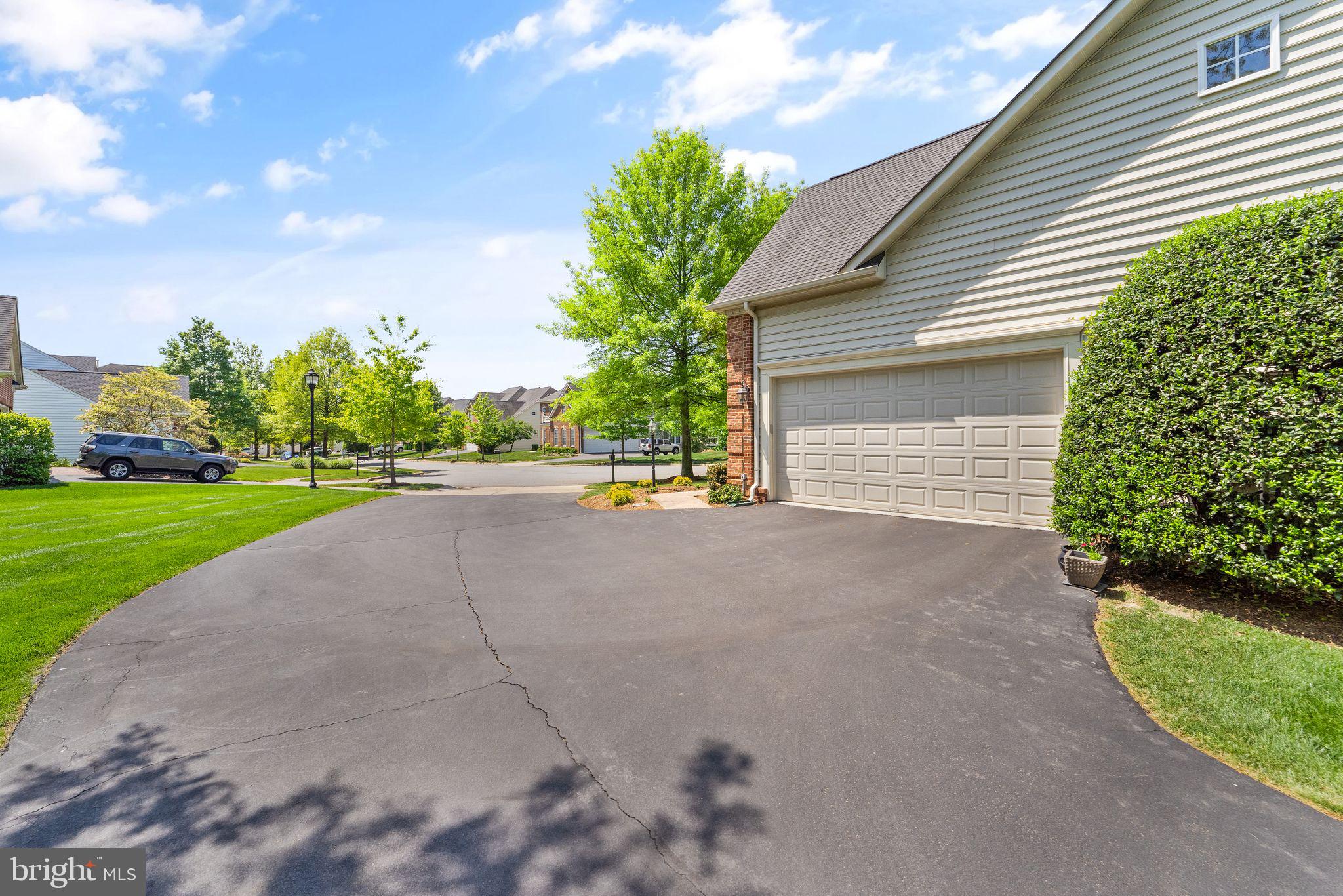LANSDOWNE ON THE POTOMAC - Residential