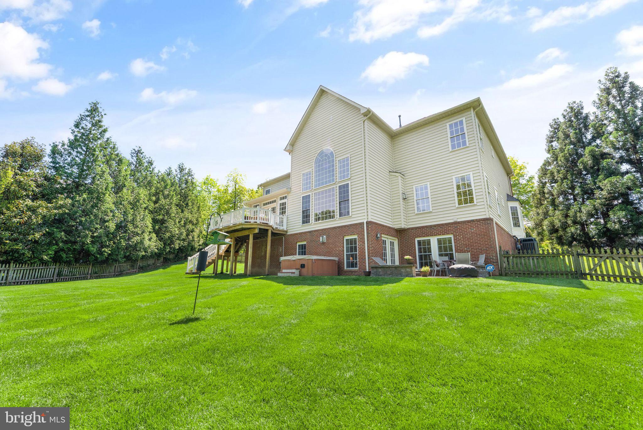 LANSDOWNE ON THE POTOMAC - Residential