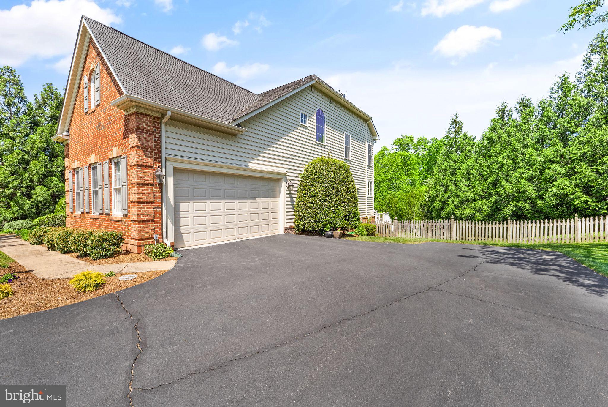 LANSDOWNE ON THE POTOMAC - Residential