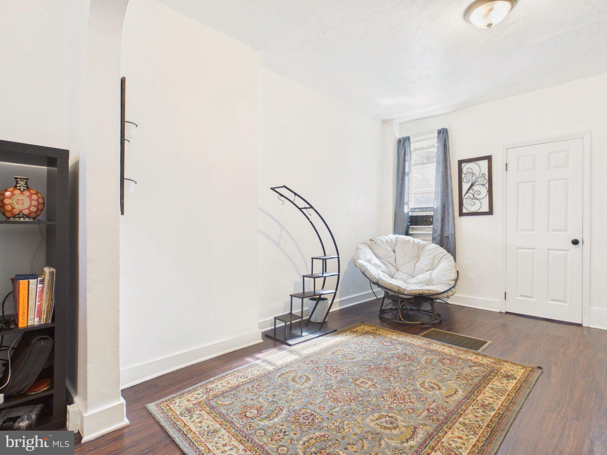 542 N PERSHING AVENUE