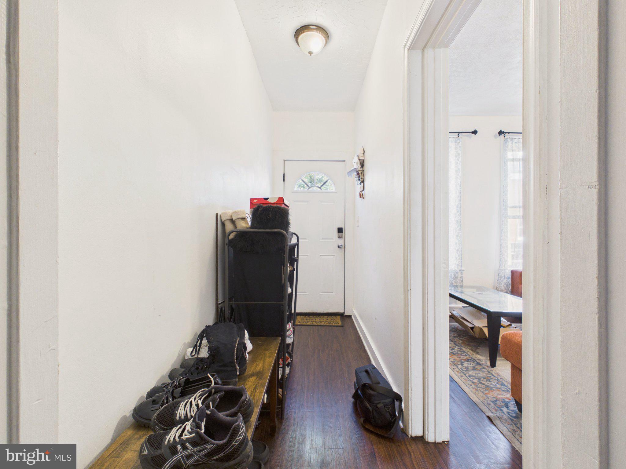 542 N PERSHING AVENUE