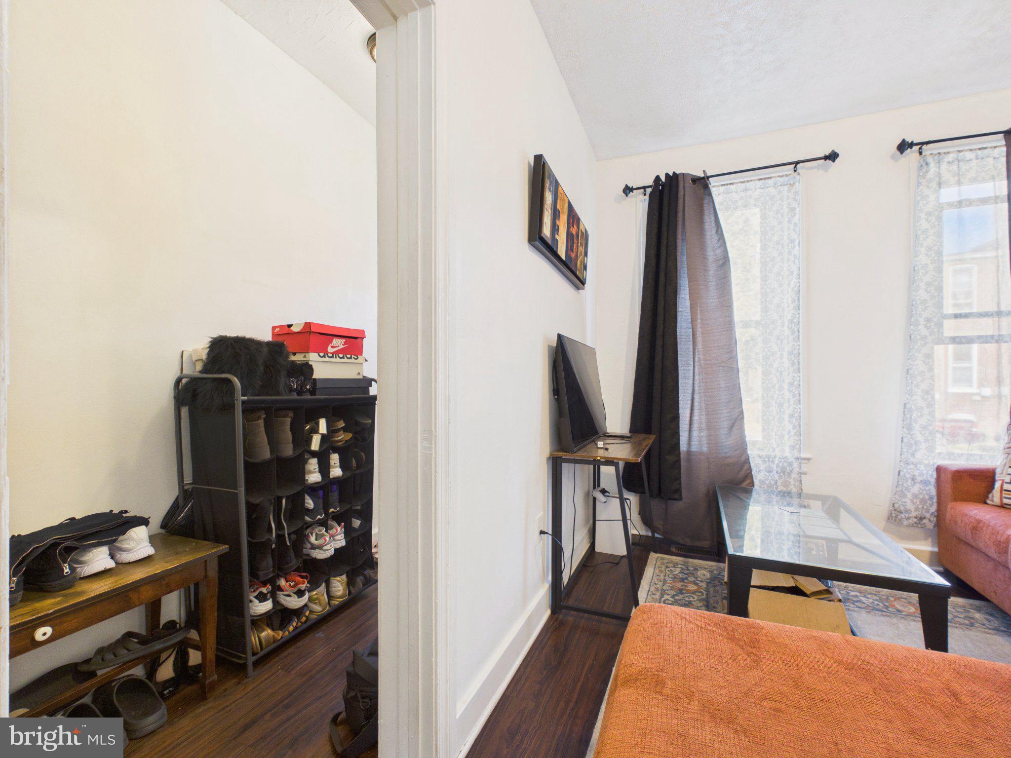 542 N PERSHING AVENUE