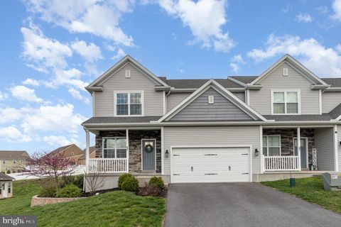 Photo of 65 Wigeon Way, ELIZABETHTOWN, PA 17022 (MLS # PALA2068178)