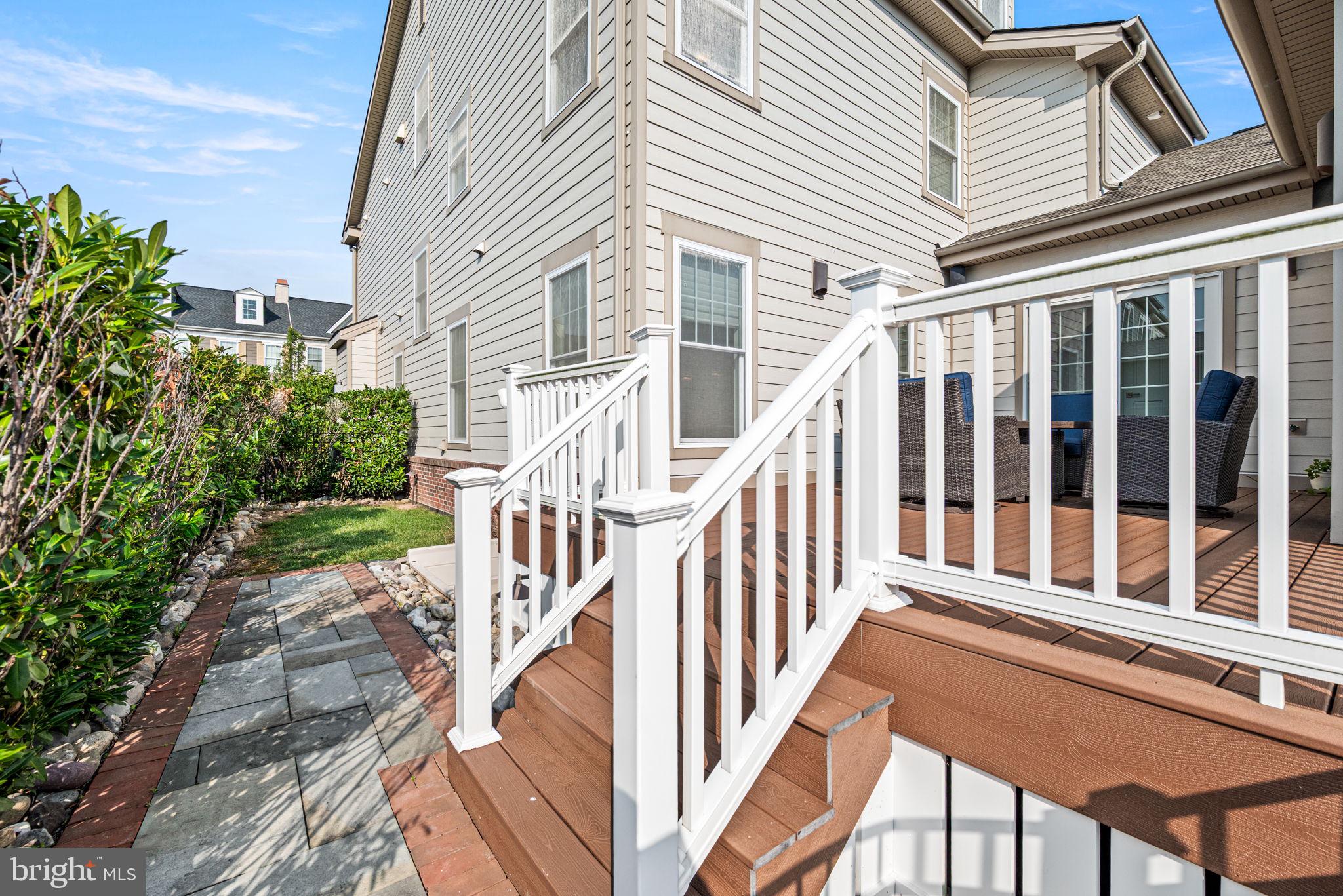FLOWERS FIELD - Residential