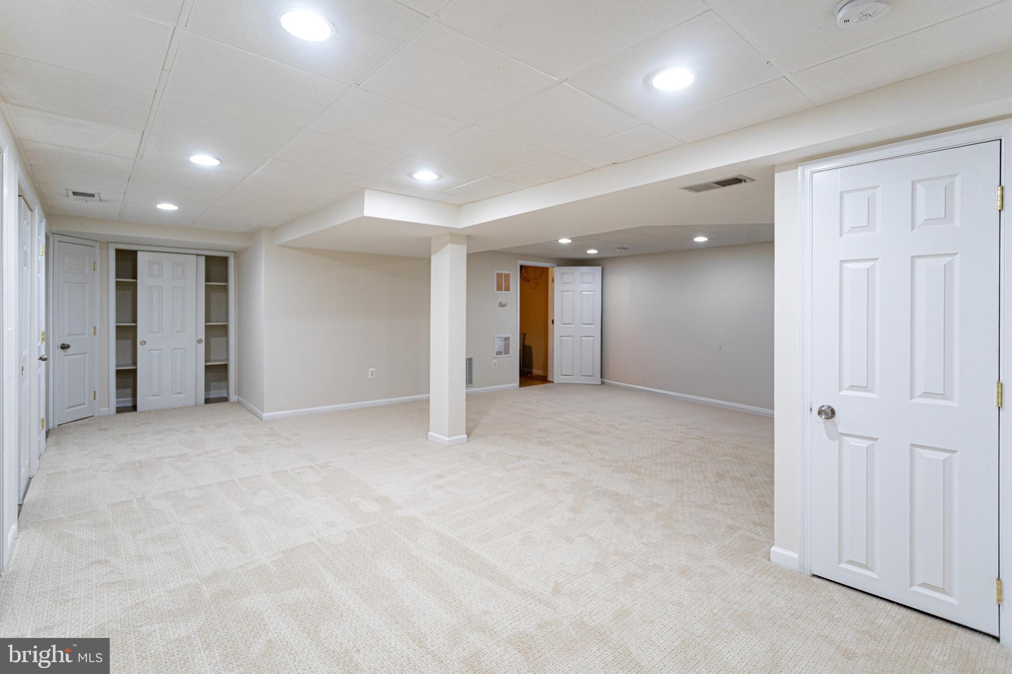 FLOWER VALLEY - Residential Lease