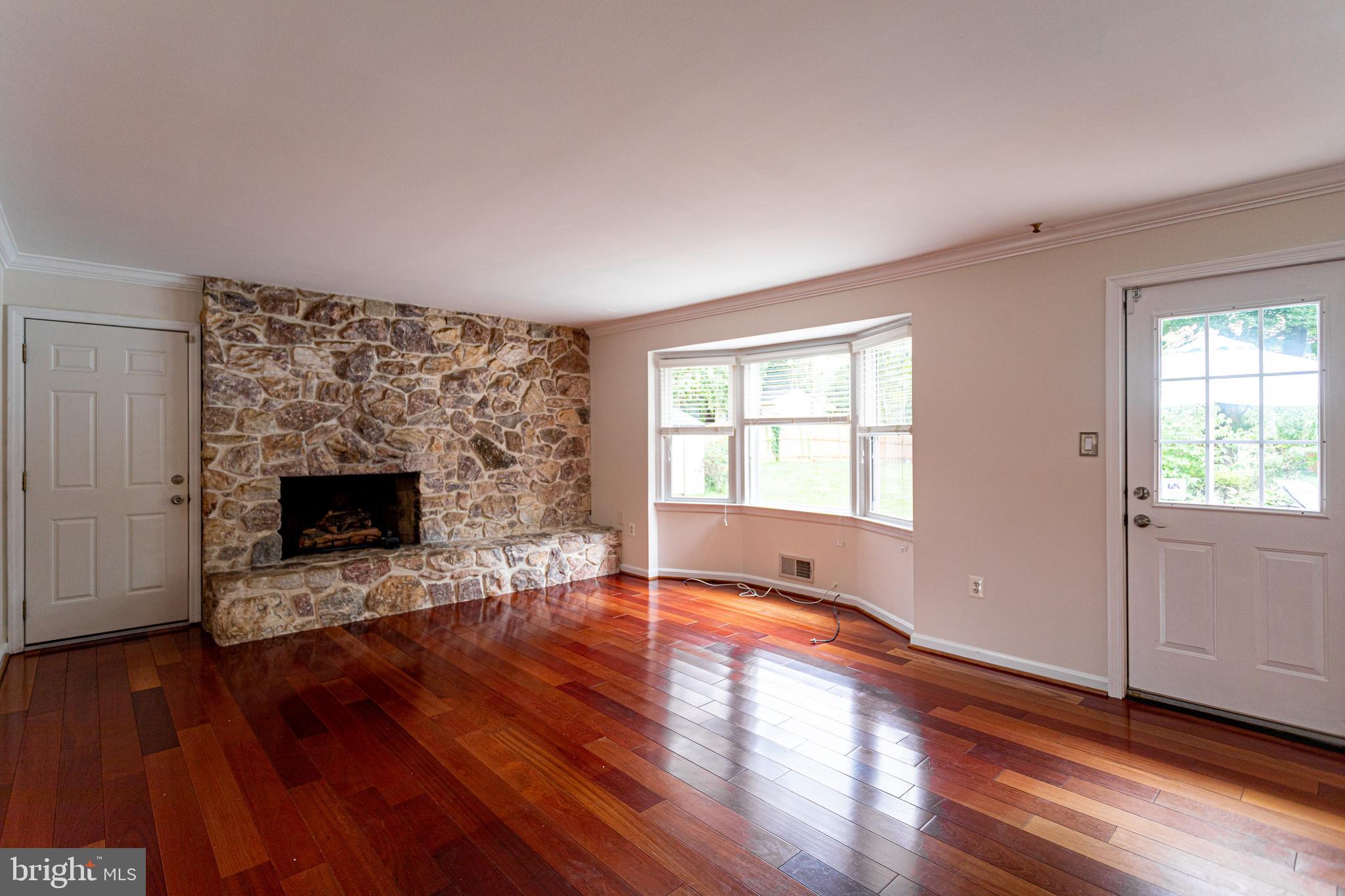 FLOWER VALLEY - Residential Lease