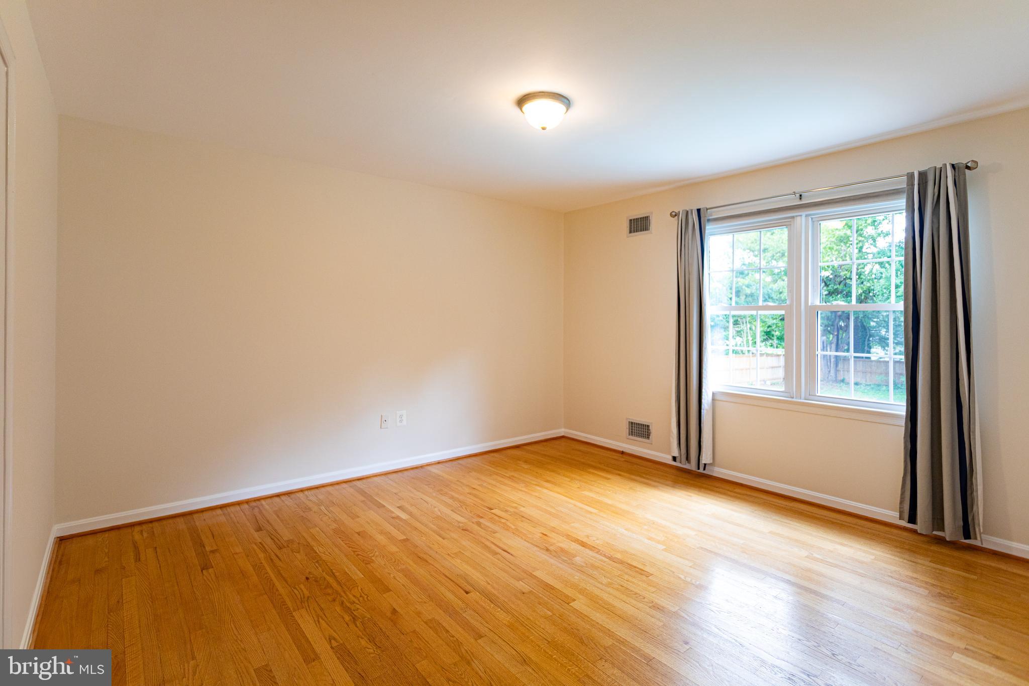 FLOWER VALLEY - Residential Lease