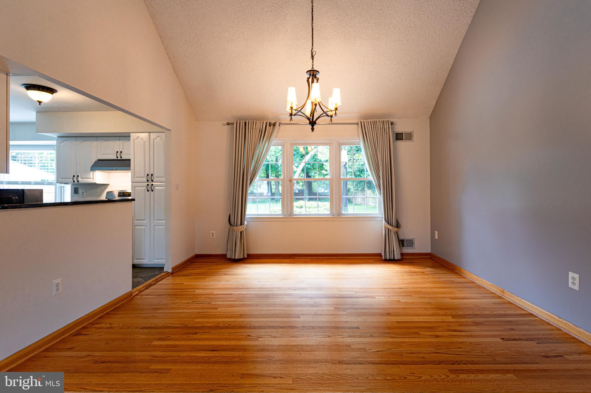 FLOWER VALLEY - Residential Lease