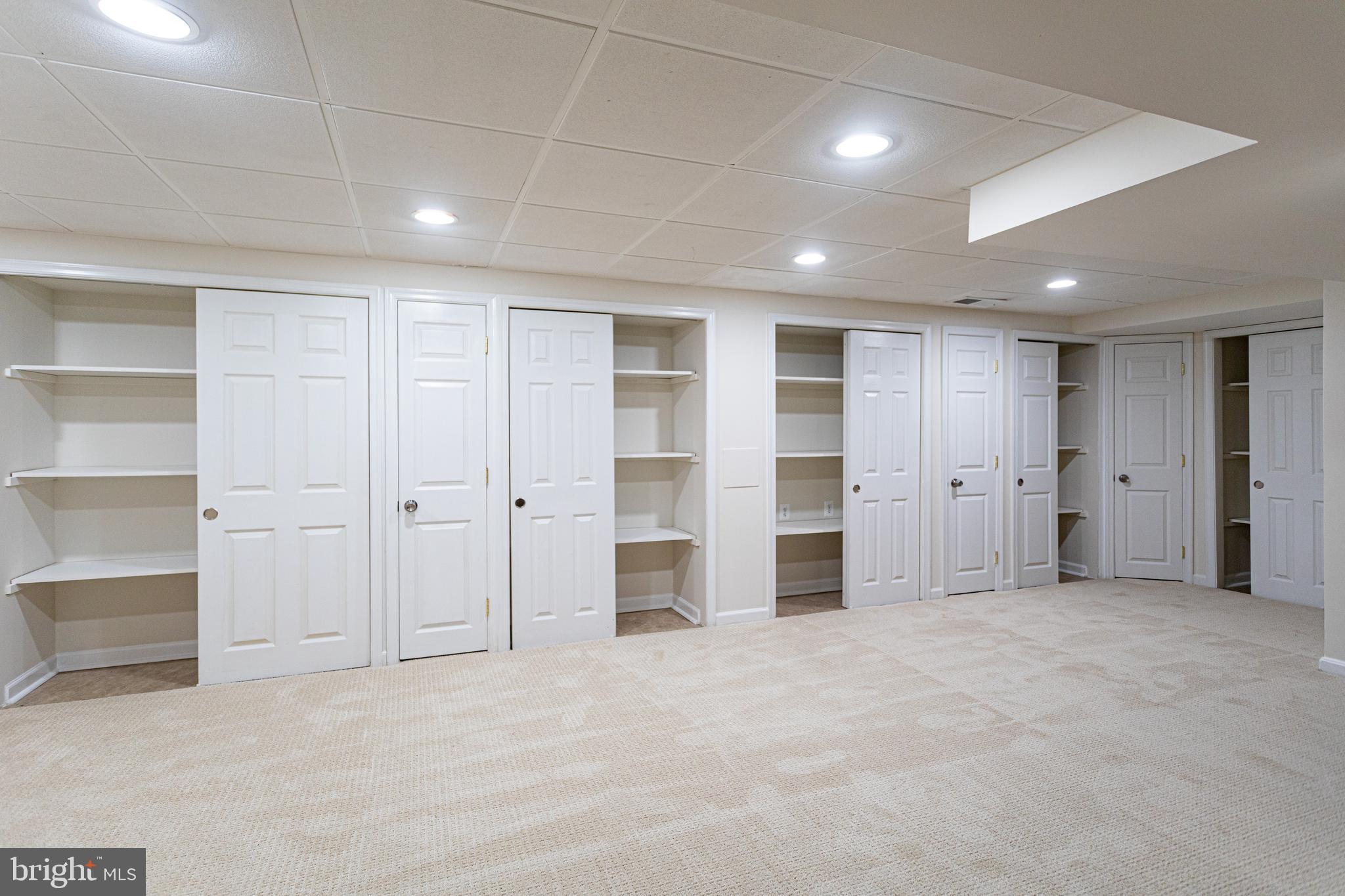 FLOWER VALLEY - Residential Lease