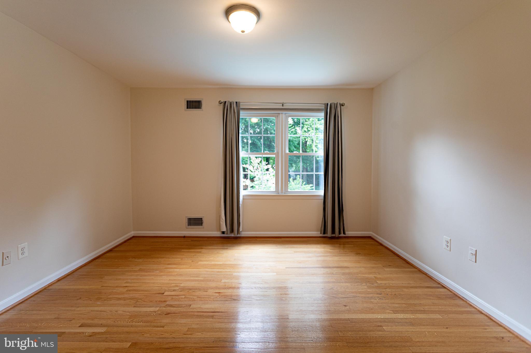 FLOWER VALLEY - Residential Lease