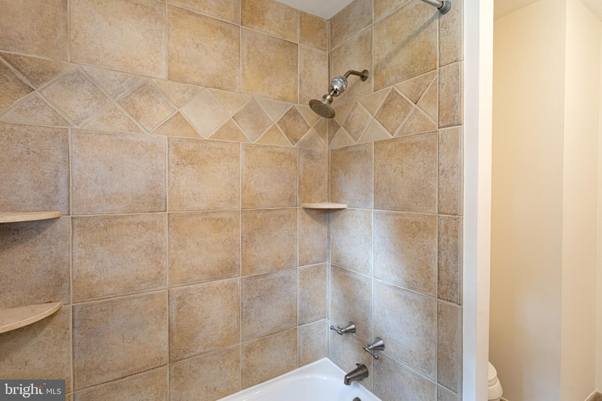 FLOWER VALLEY - Residential Lease