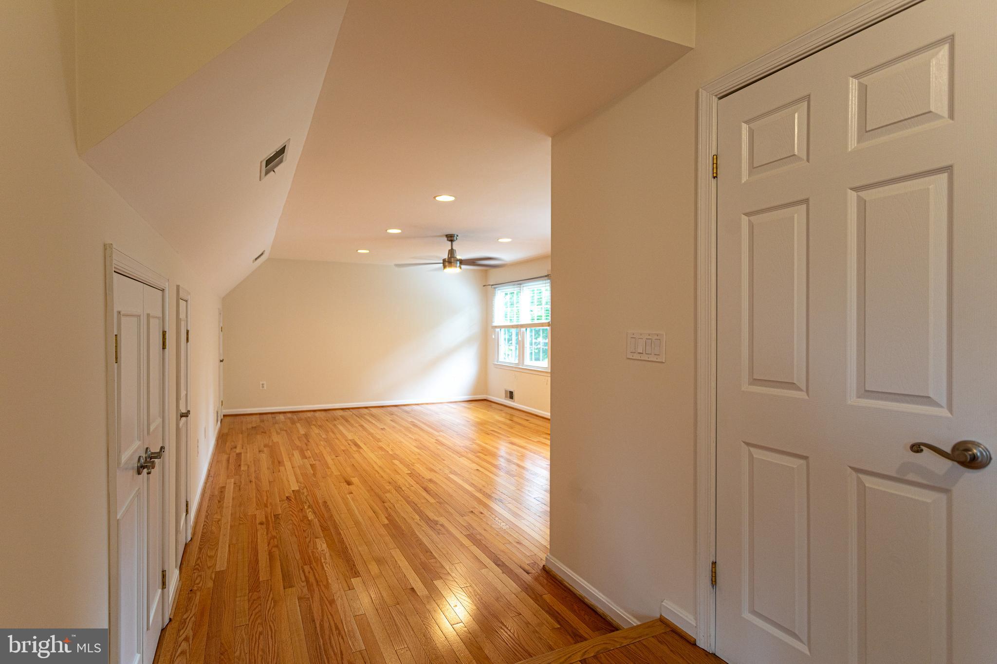 FLOWER VALLEY - Residential Lease