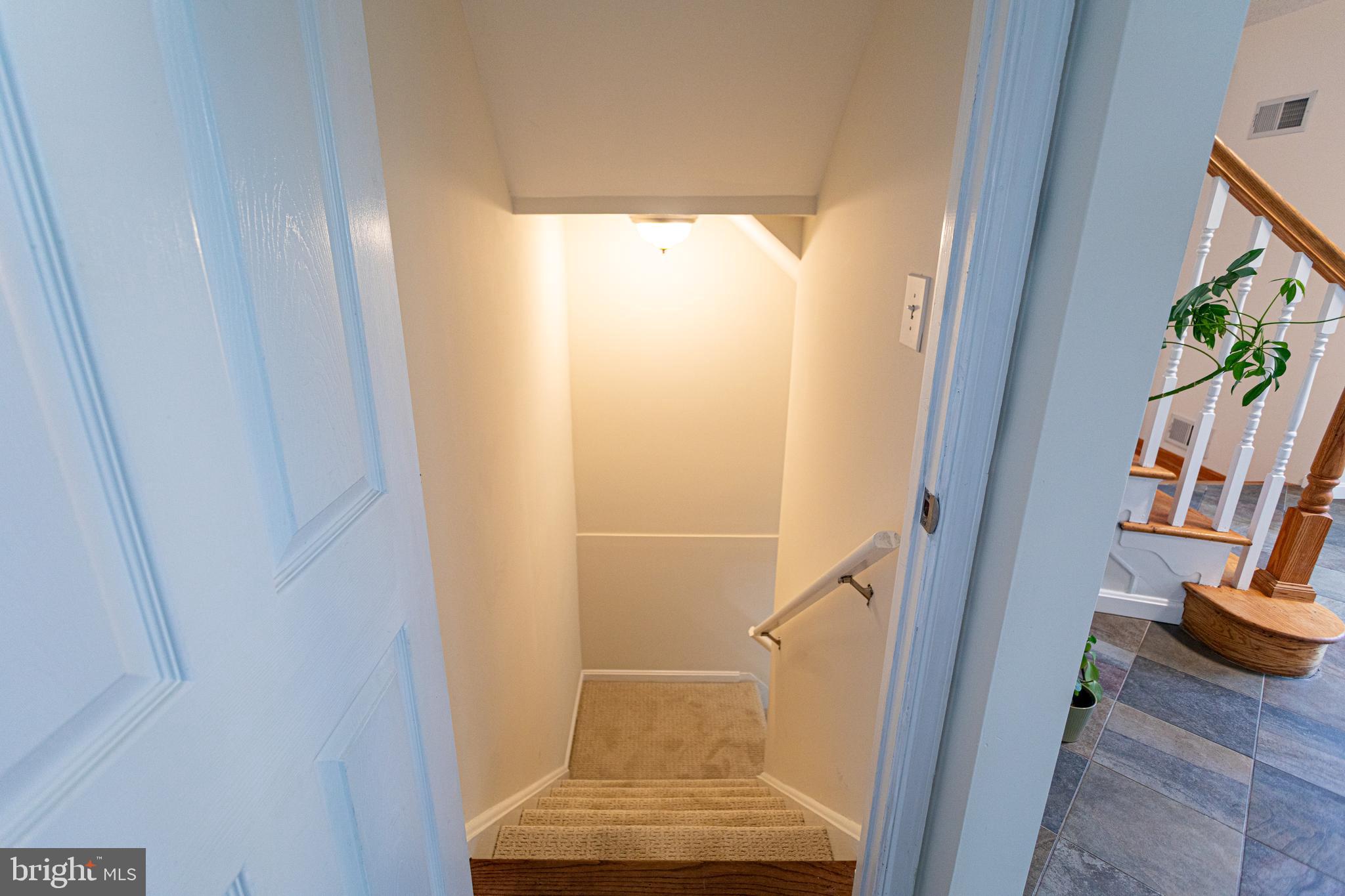 FLOWER VALLEY - Residential Lease