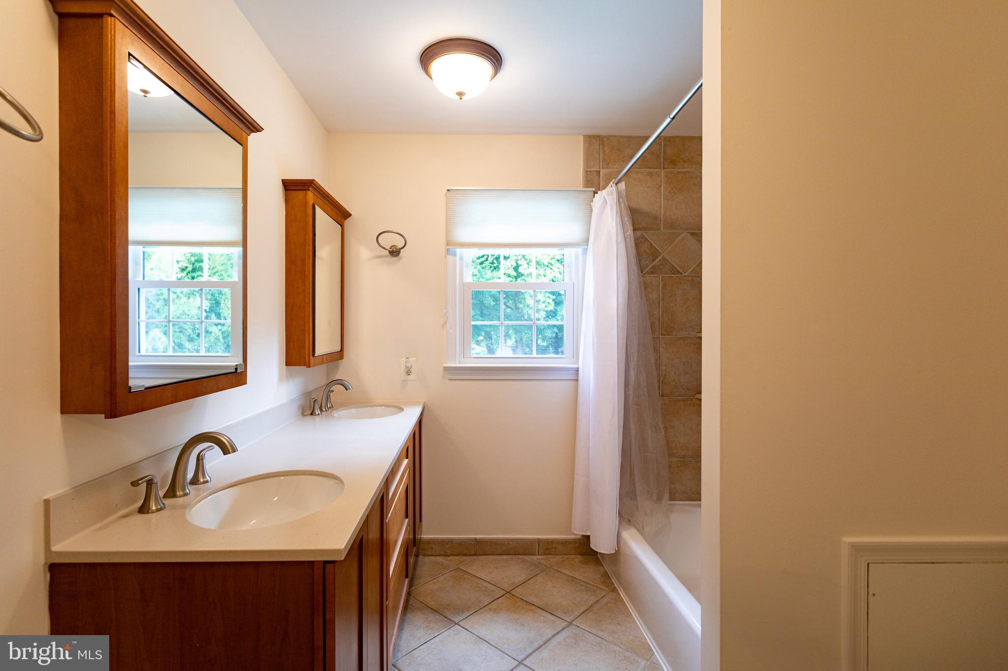 FLOWER VALLEY - Residential Lease