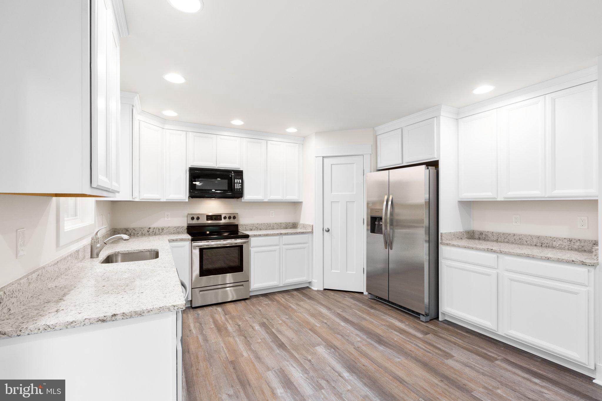 PRESIDENTIAL LAKES - Residential