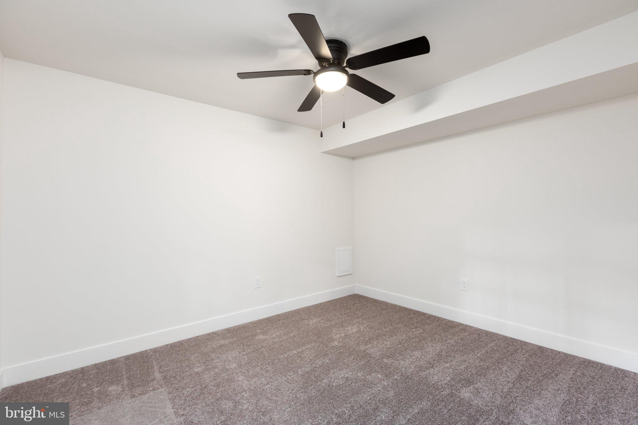 PRESIDENTIAL LAKES - Residential