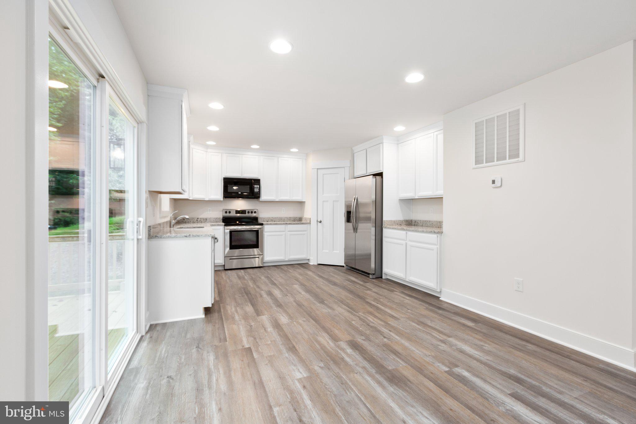 PRESIDENTIAL LAKES - Residential