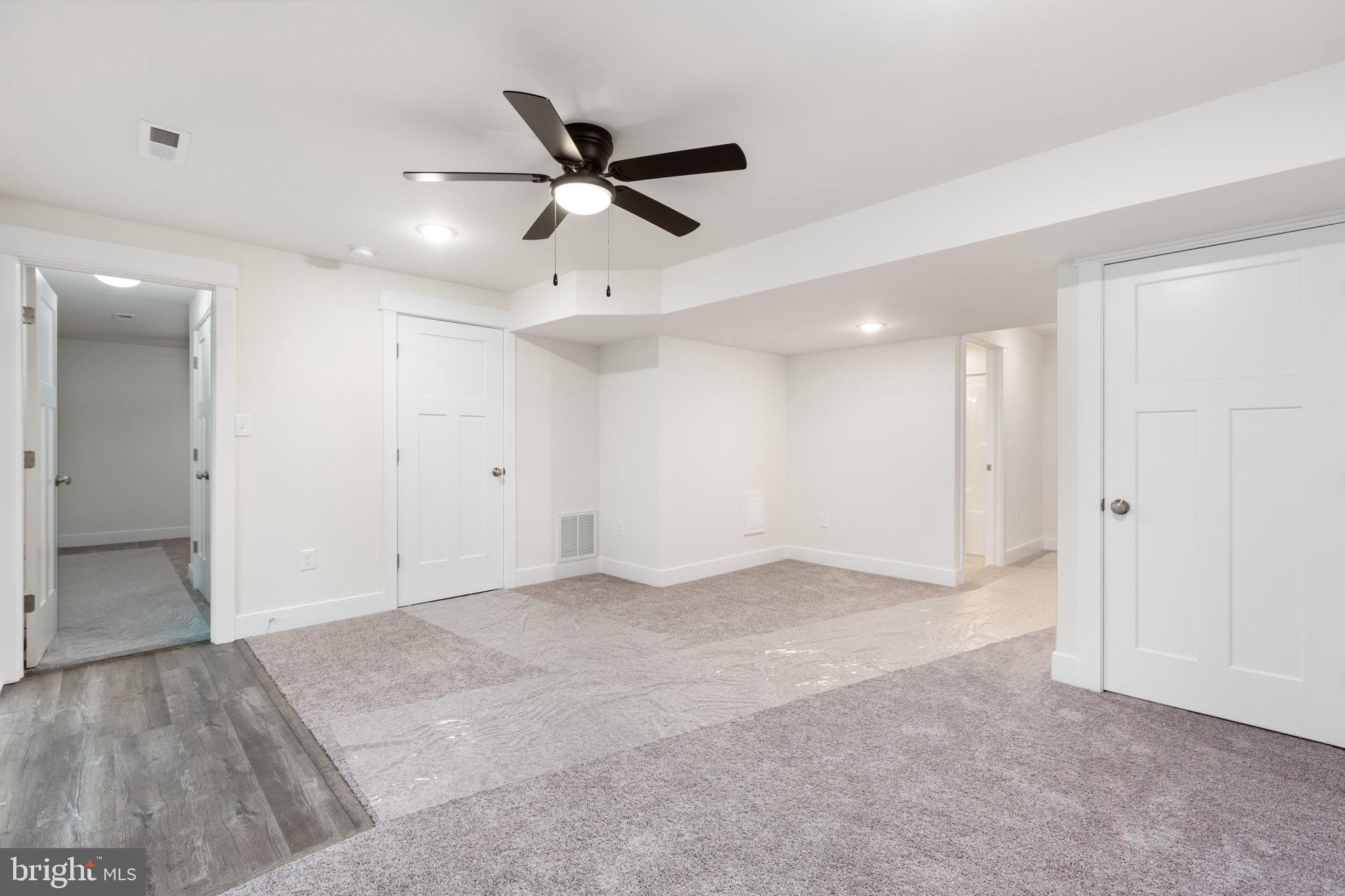 PRESIDENTIAL LAKES - Residential