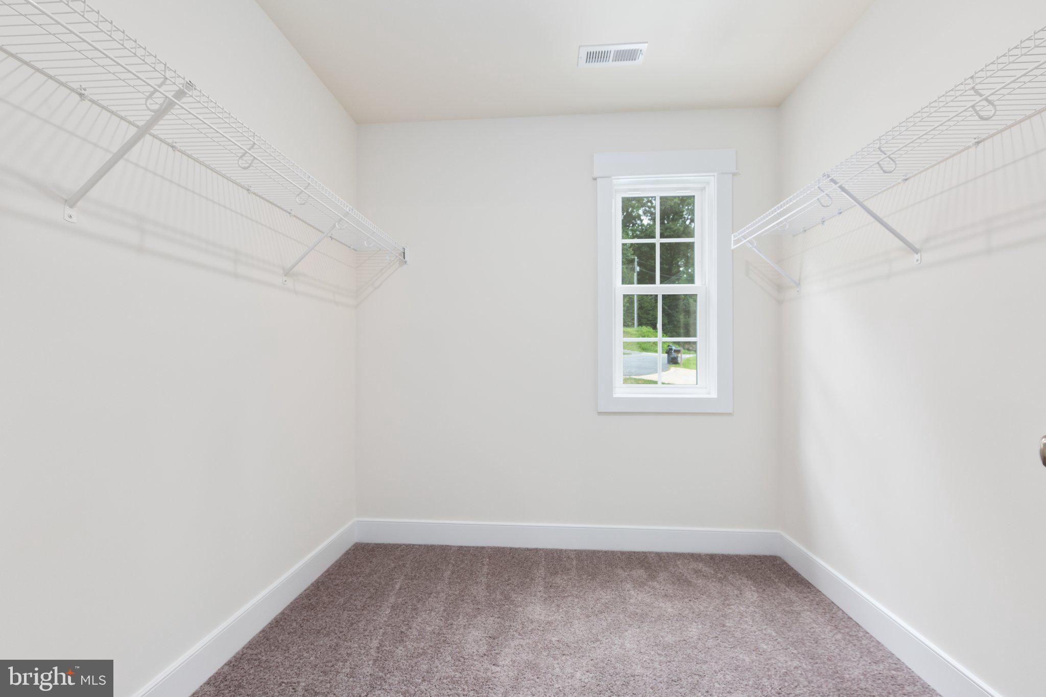 PRESIDENTIAL LAKES - Residential