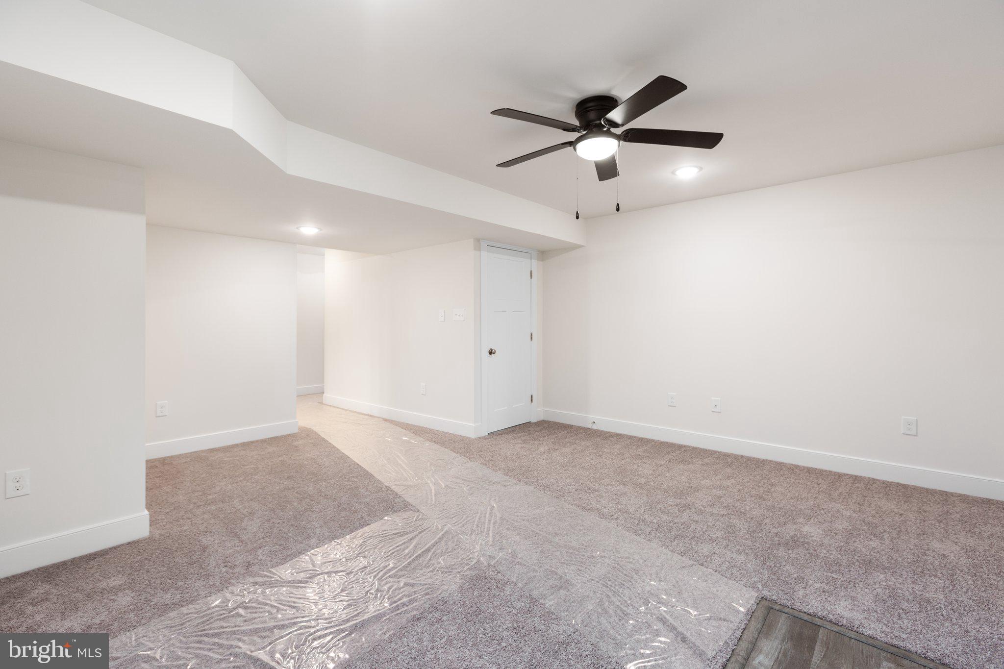 PRESIDENTIAL LAKES - Residential