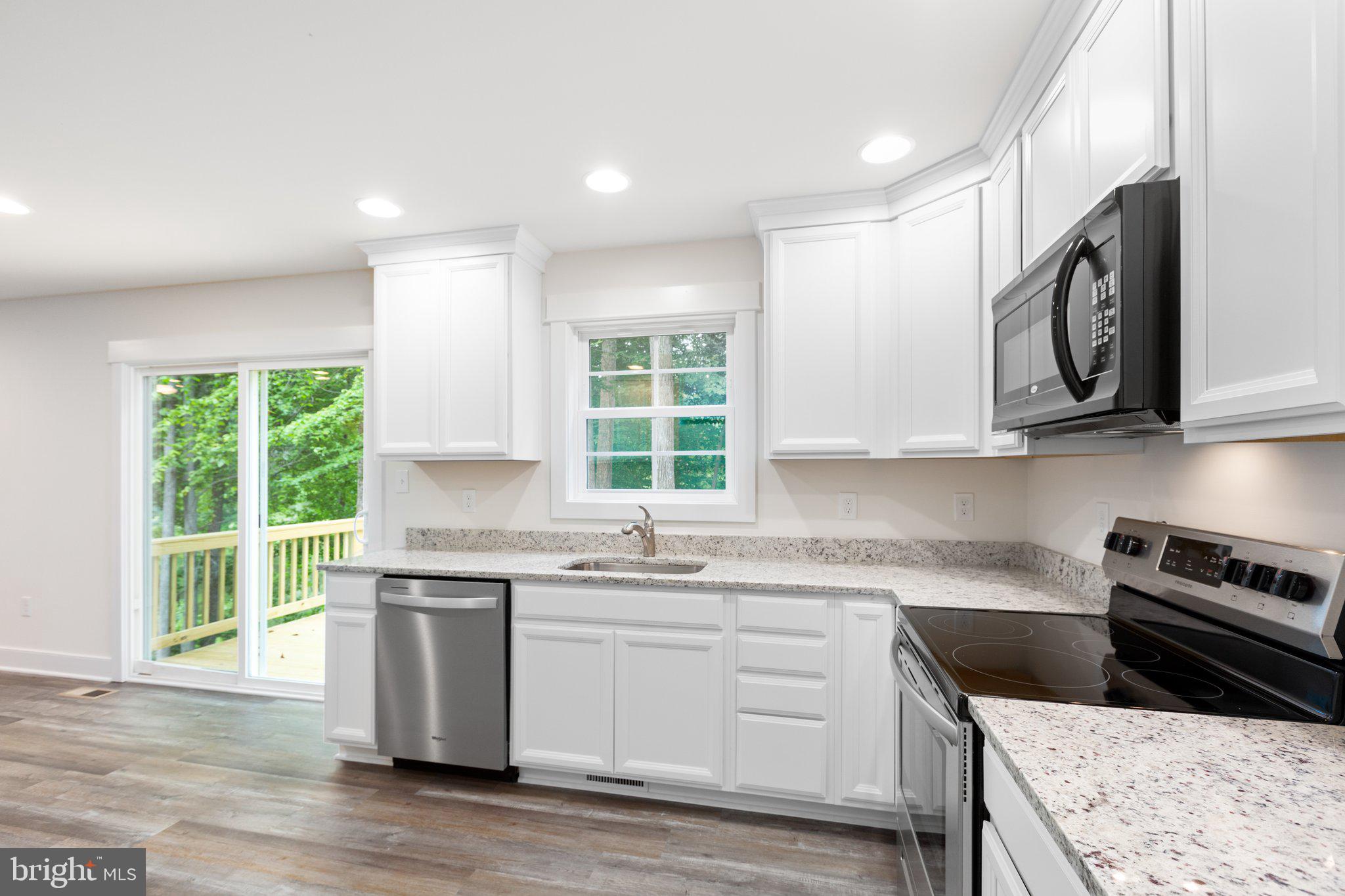 PRESIDENTIAL LAKES - Residential