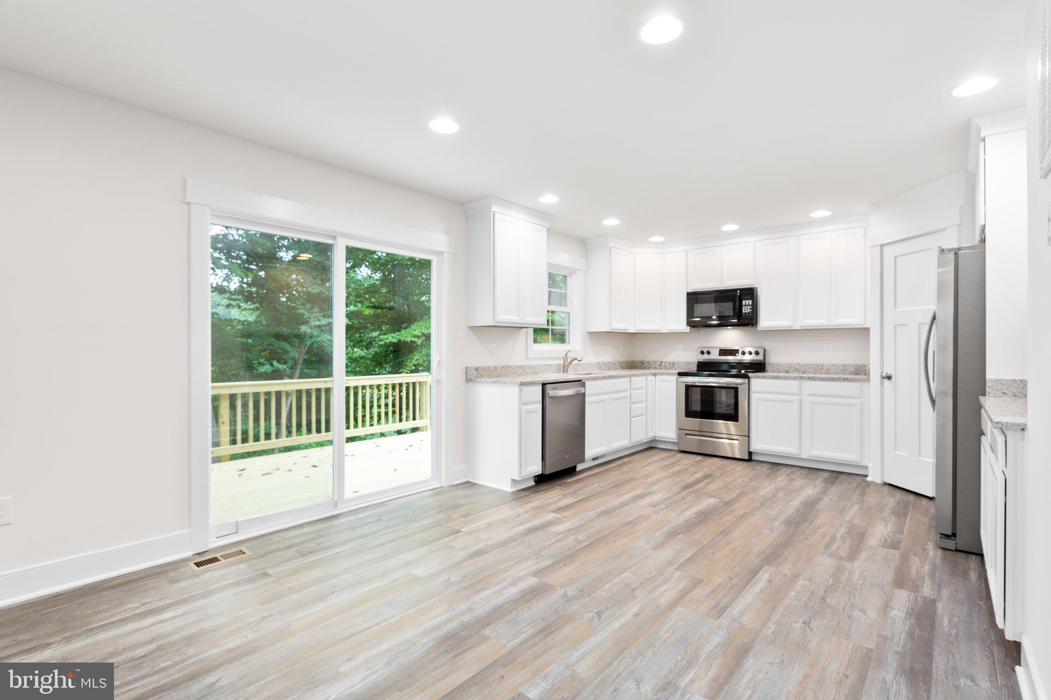 PRESIDENTIAL LAKES - Residential