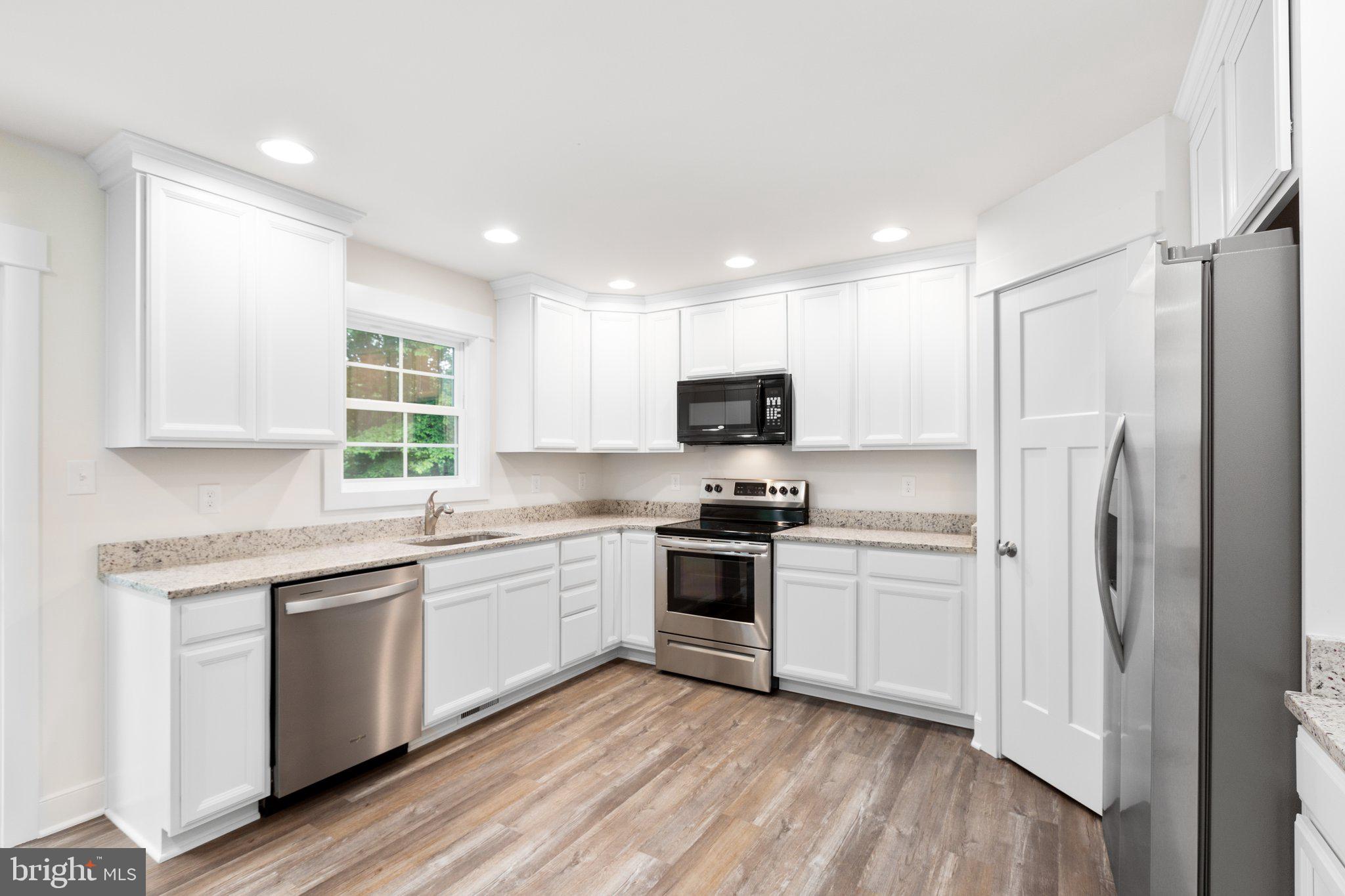 PRESIDENTIAL LAKES - Residential