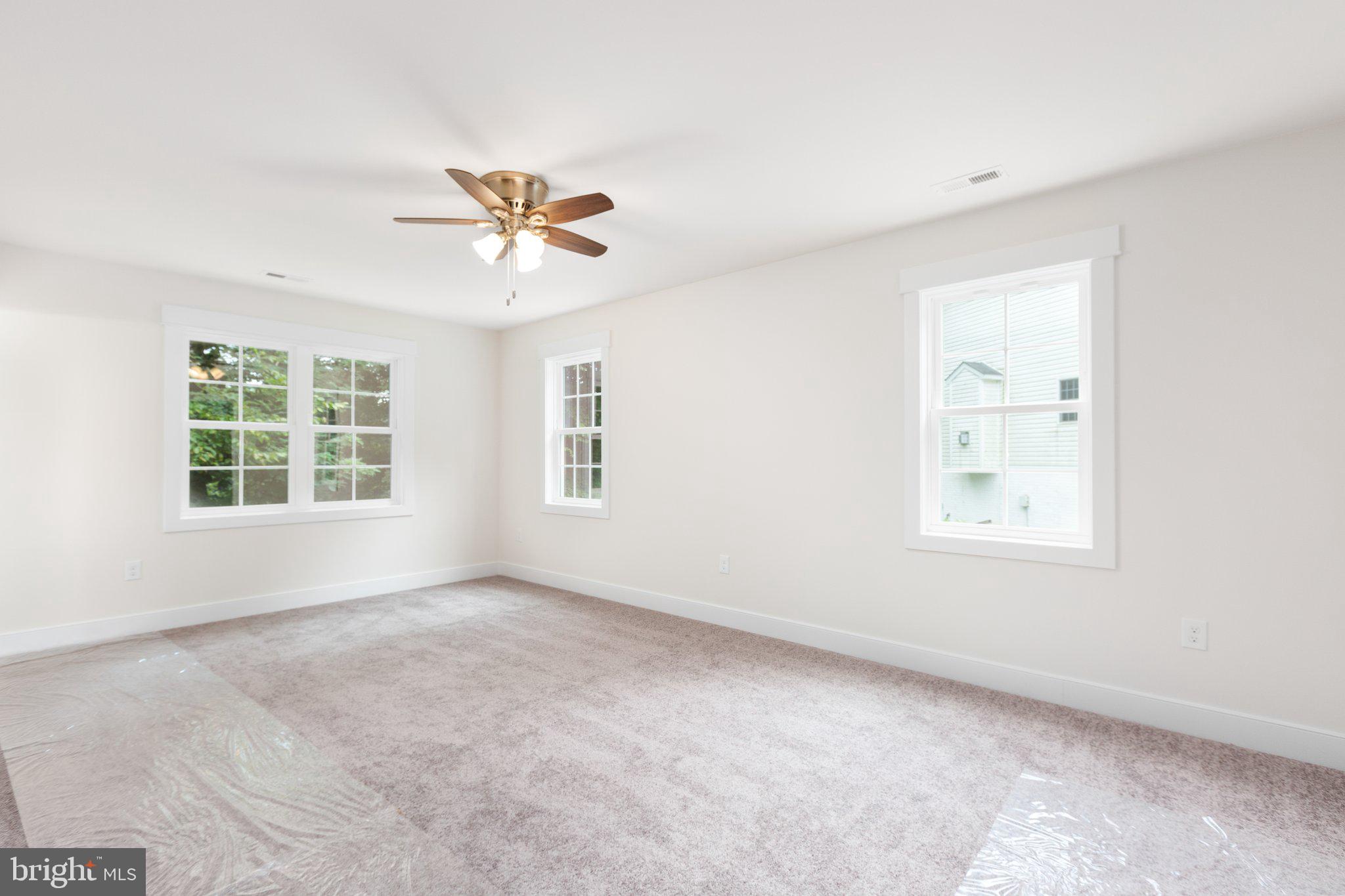 PRESIDENTIAL LAKES - Residential