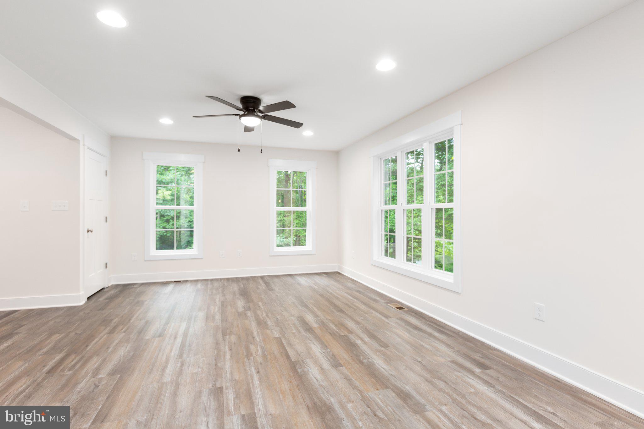 PRESIDENTIAL LAKES - Residential