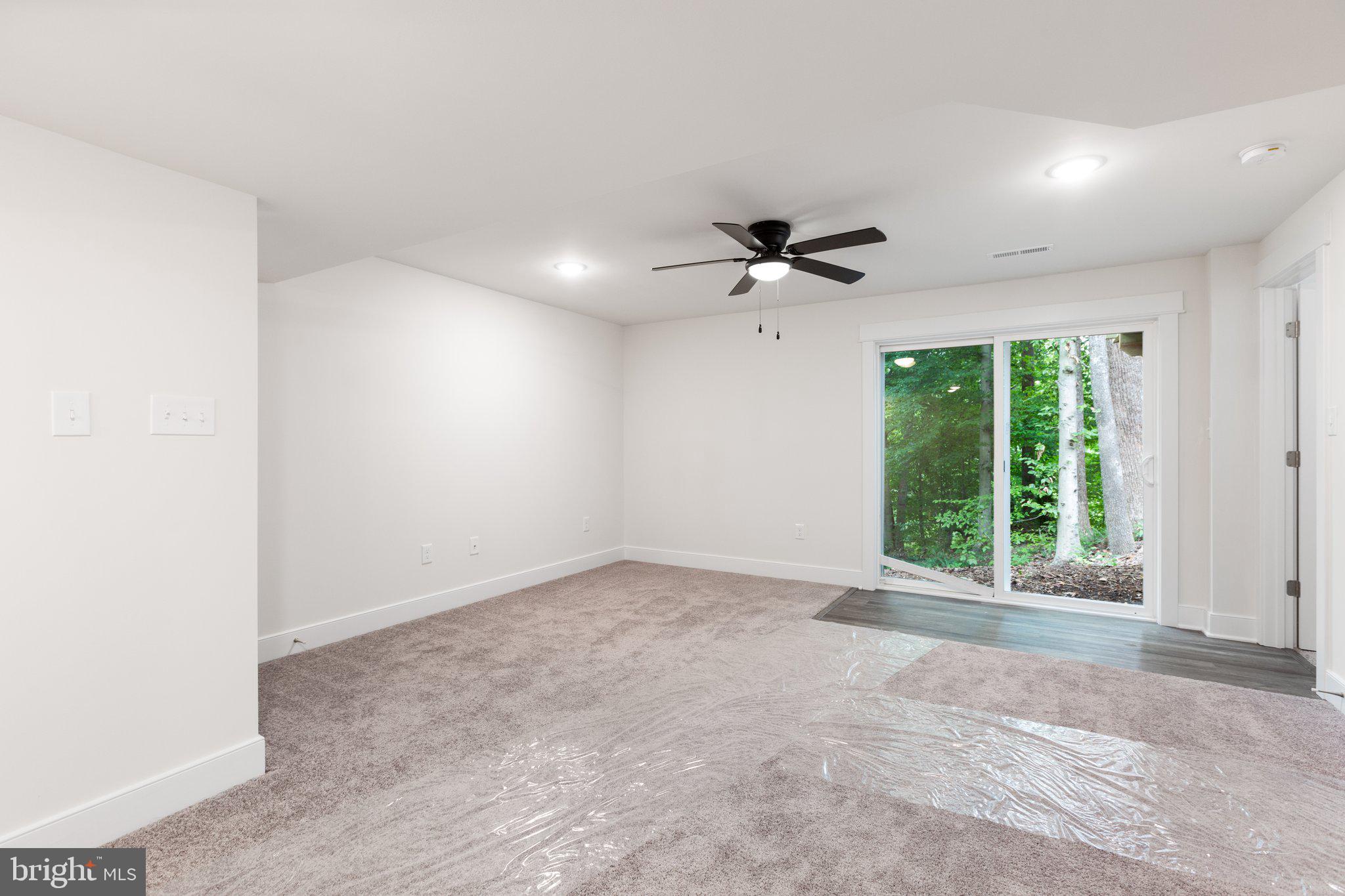 PRESIDENTIAL LAKES - Residential