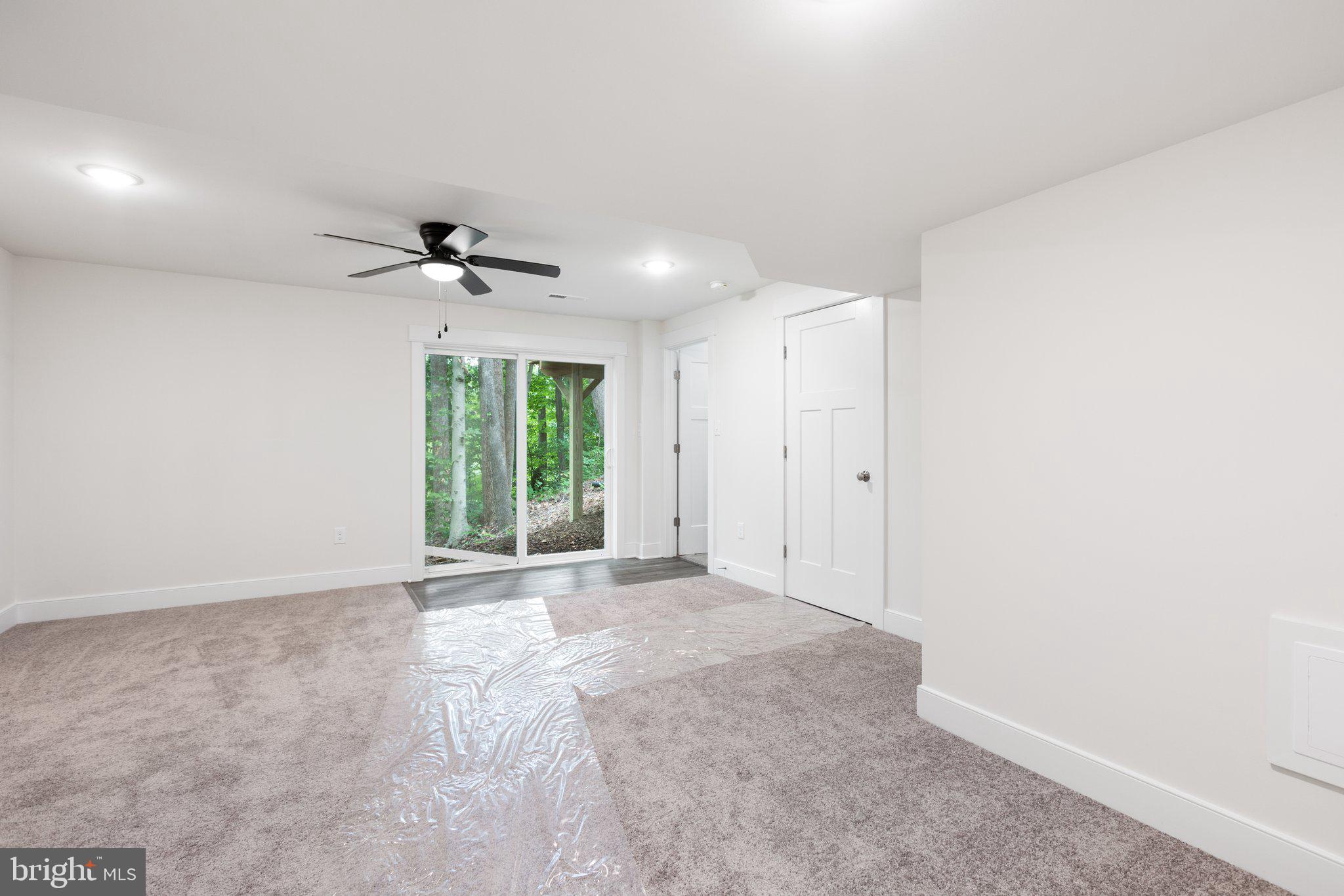 PRESIDENTIAL LAKES - Residential