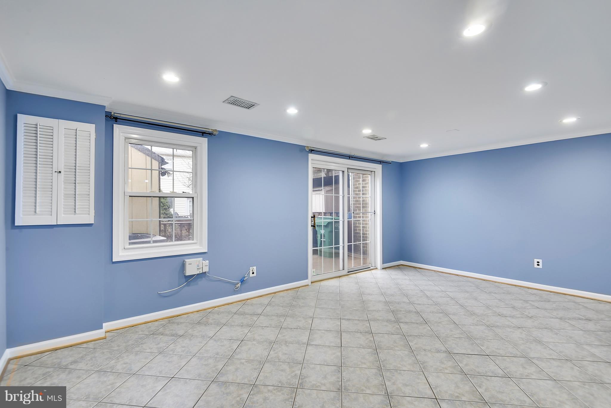 SHADY GROVE VILLAGE - Residential Lease