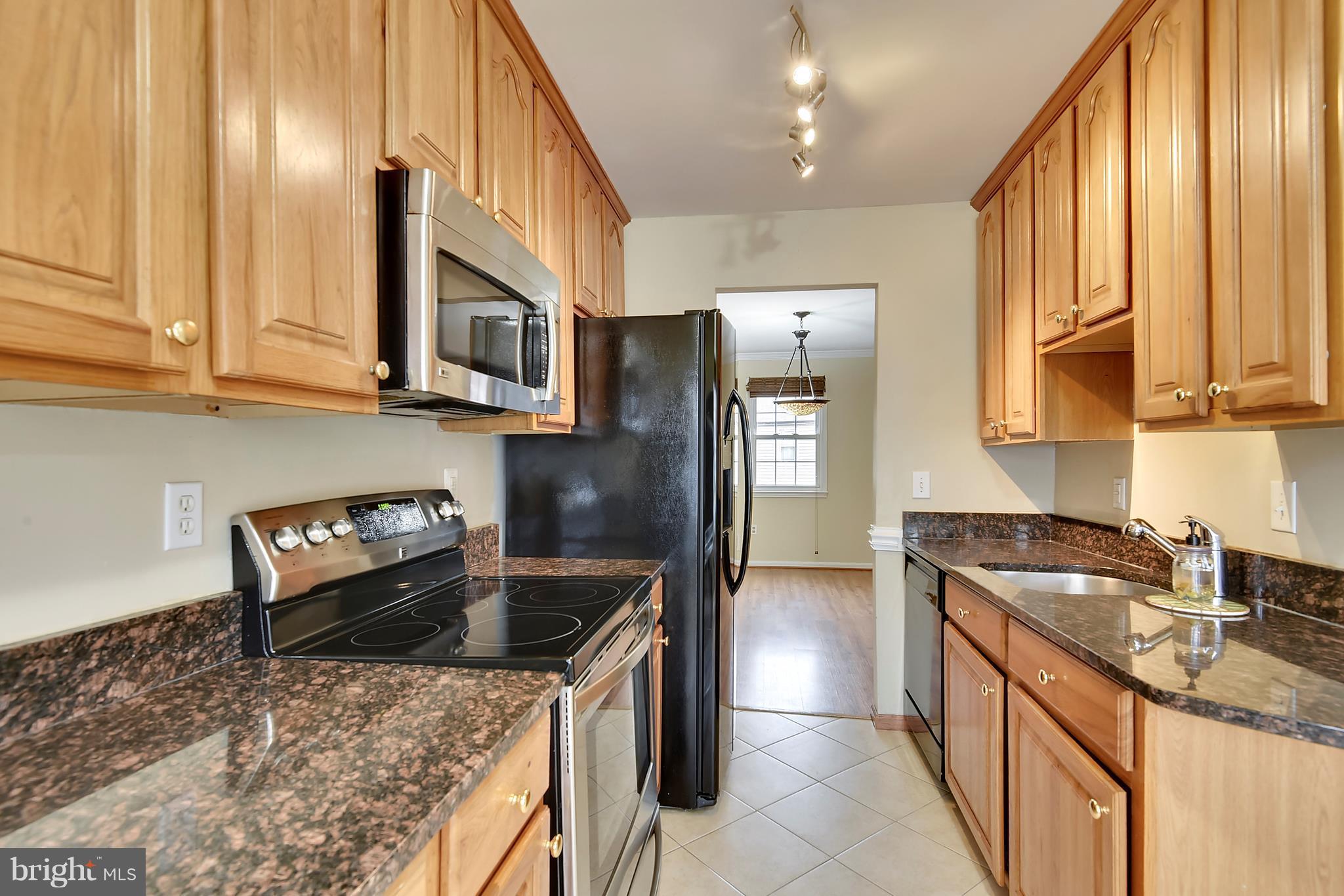 SHADY GROVE VILLAGE - Residential Lease