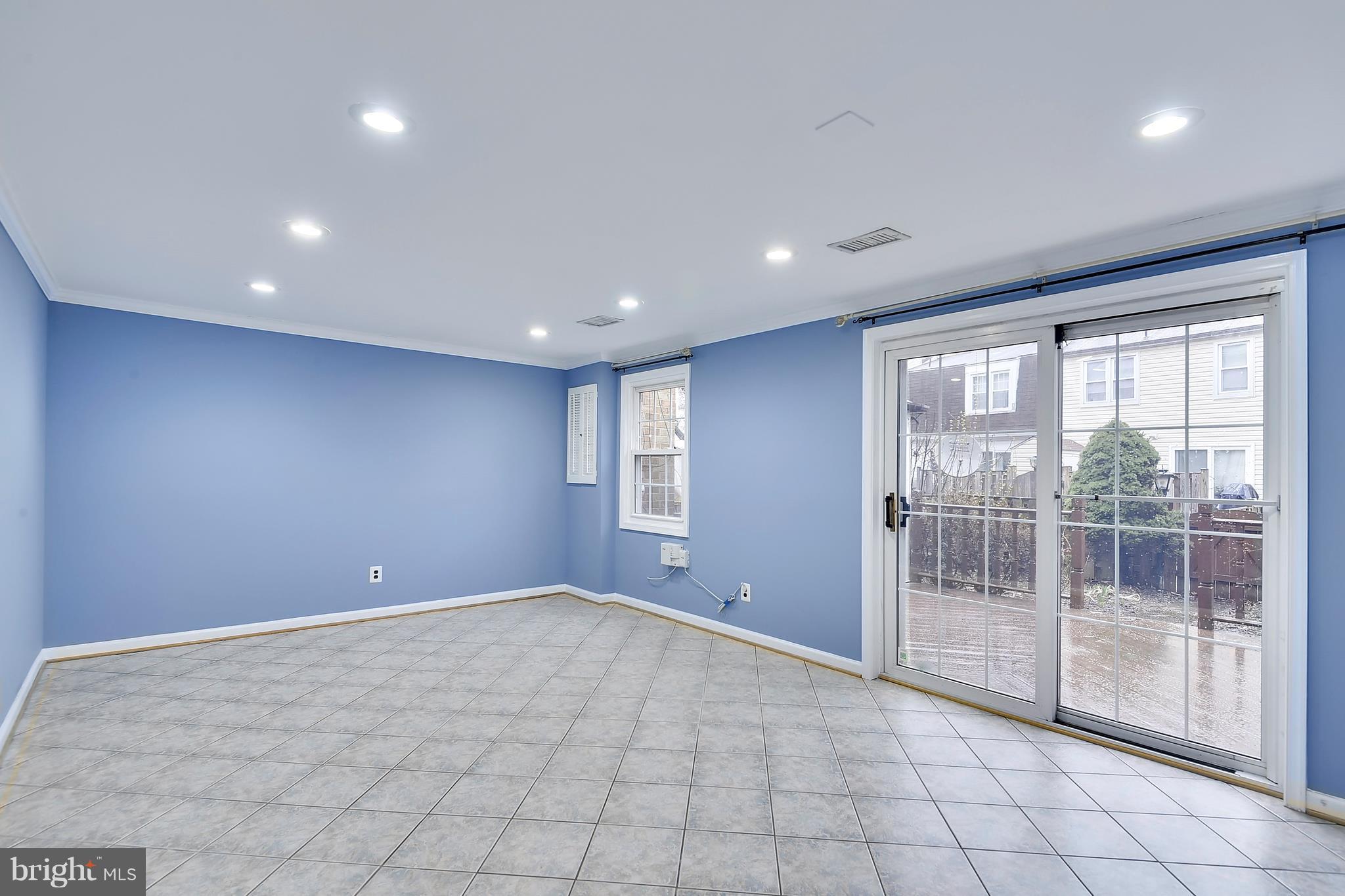 SHADY GROVE VILLAGE - Residential Lease