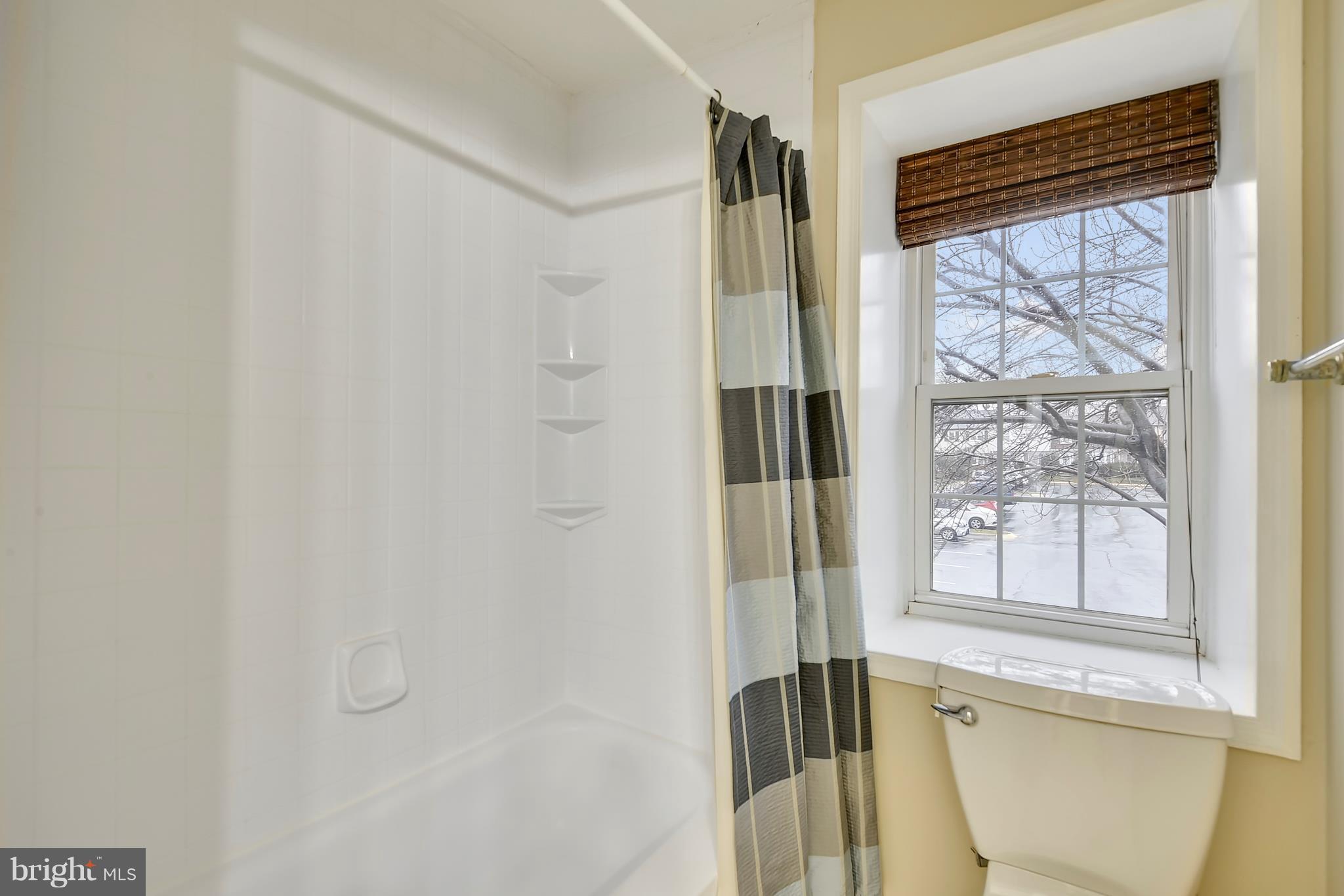 SHADY GROVE VILLAGE - Residential Lease