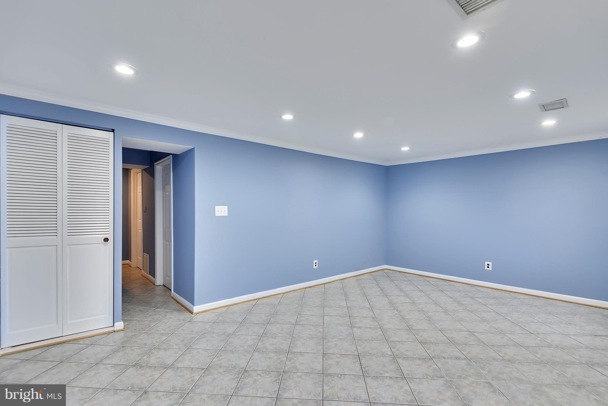 SHADY GROVE VILLAGE - Residential Lease